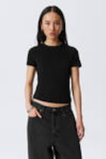 Black - Slim Fitted T-shirt
