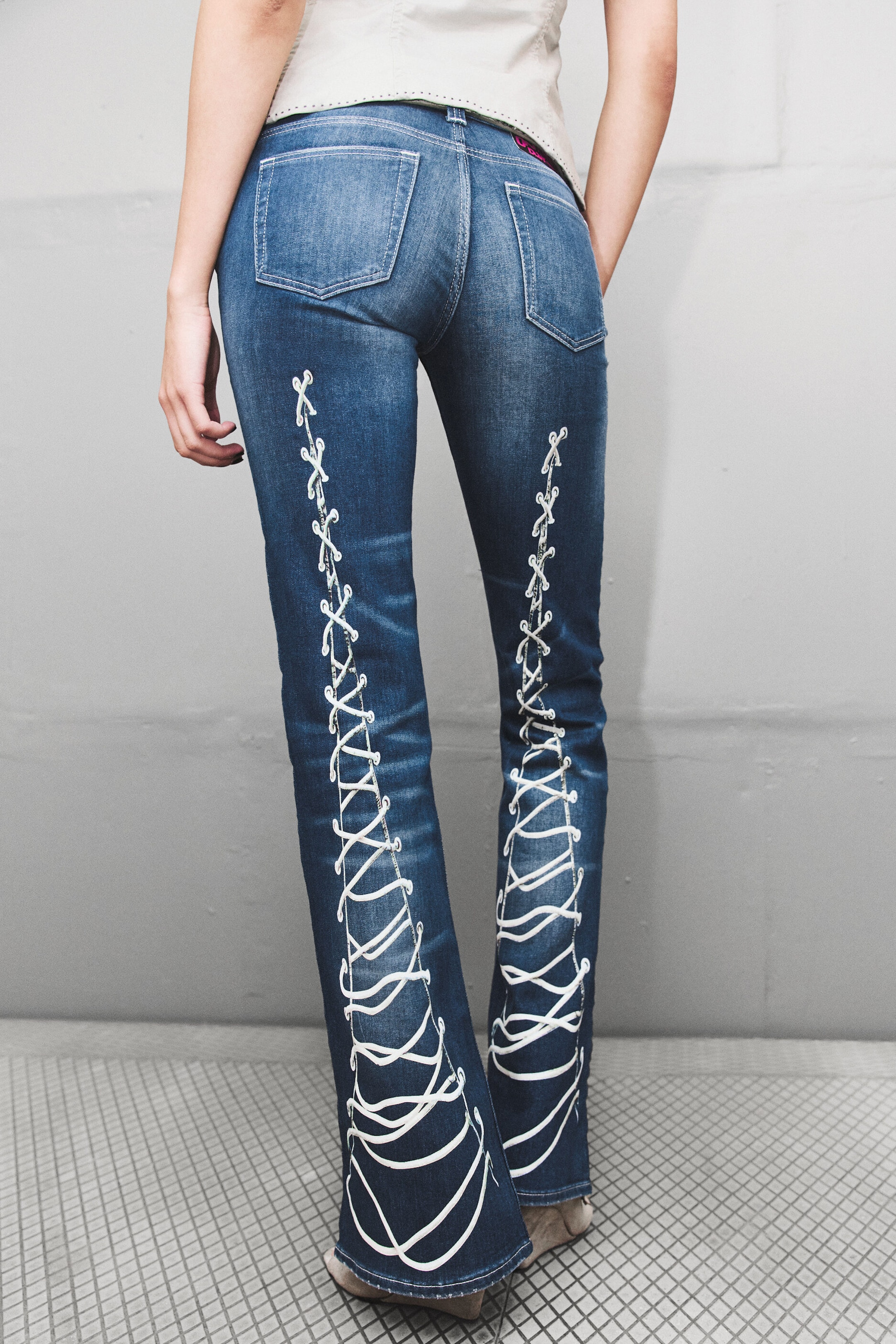 Lace Blue - Medium Blue - BOOTY BEI LOW RISE SKINNY BOOTCUT JEANS - 3