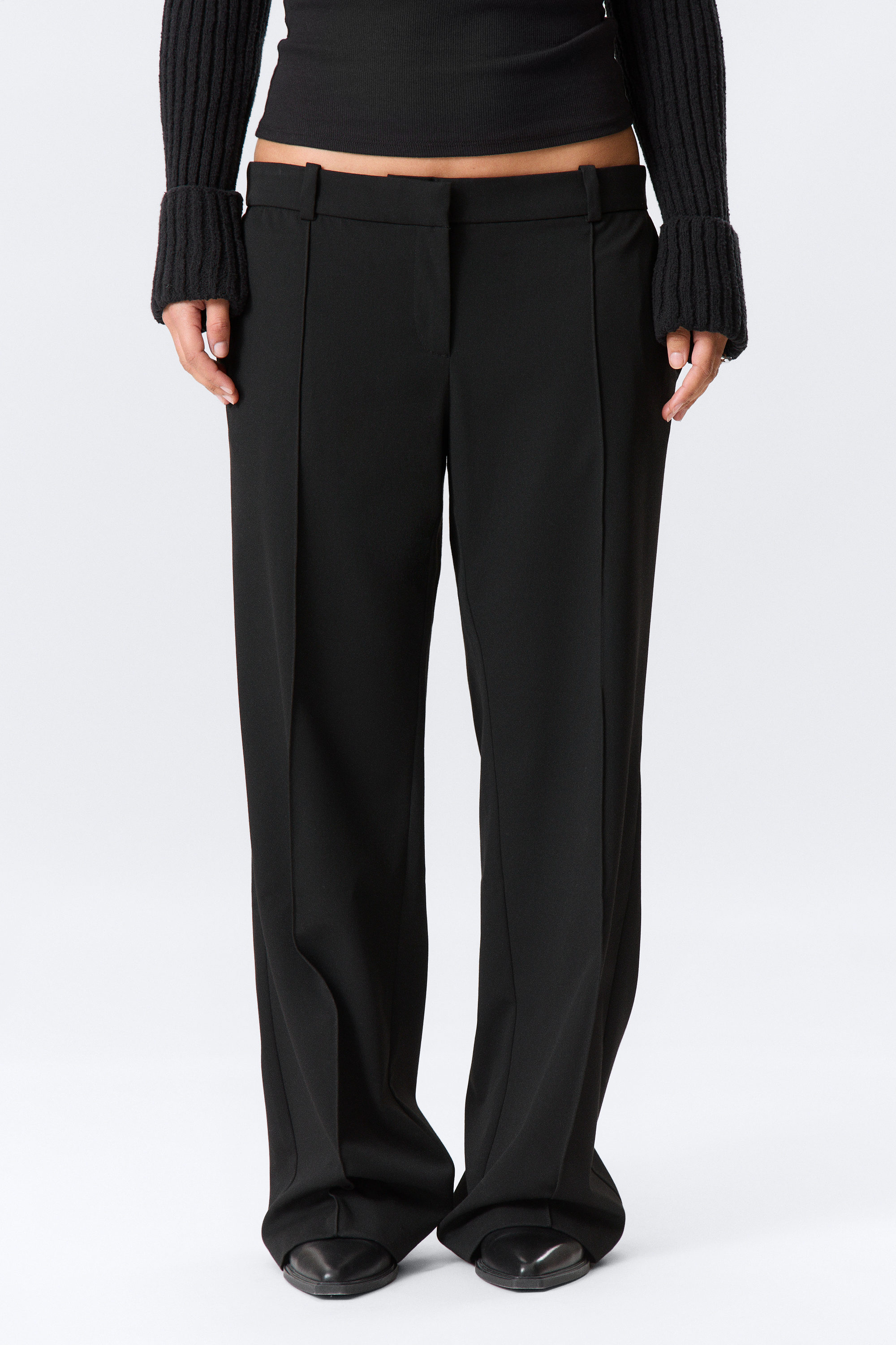 Black - Low Rise Straight Suiting Trousers - 2