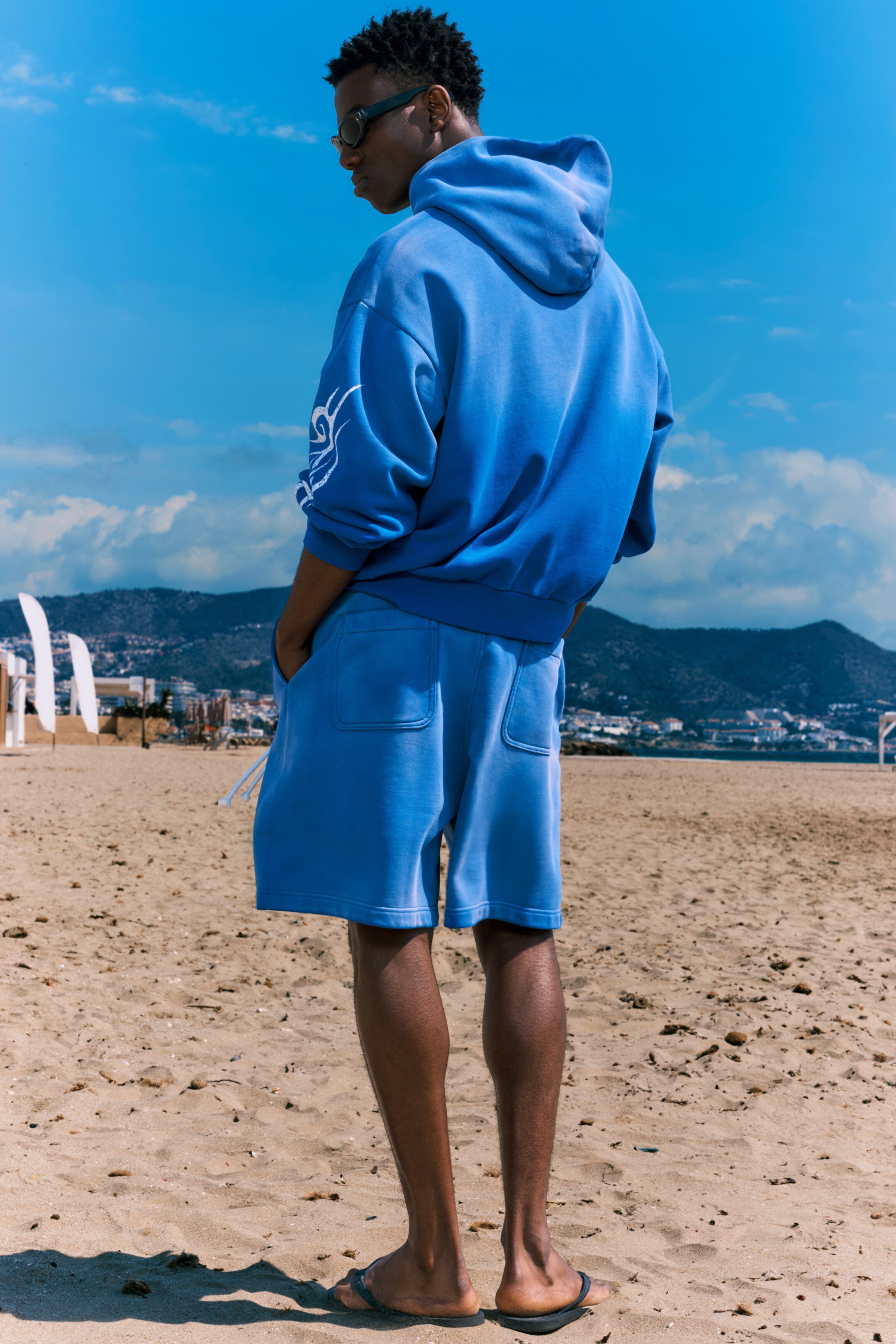 Visualizza immagine più grande: Shorts in jersey con vestibilità loose e grafica - Blu sbiadito - Spirale - UOMO | H&M IT 3