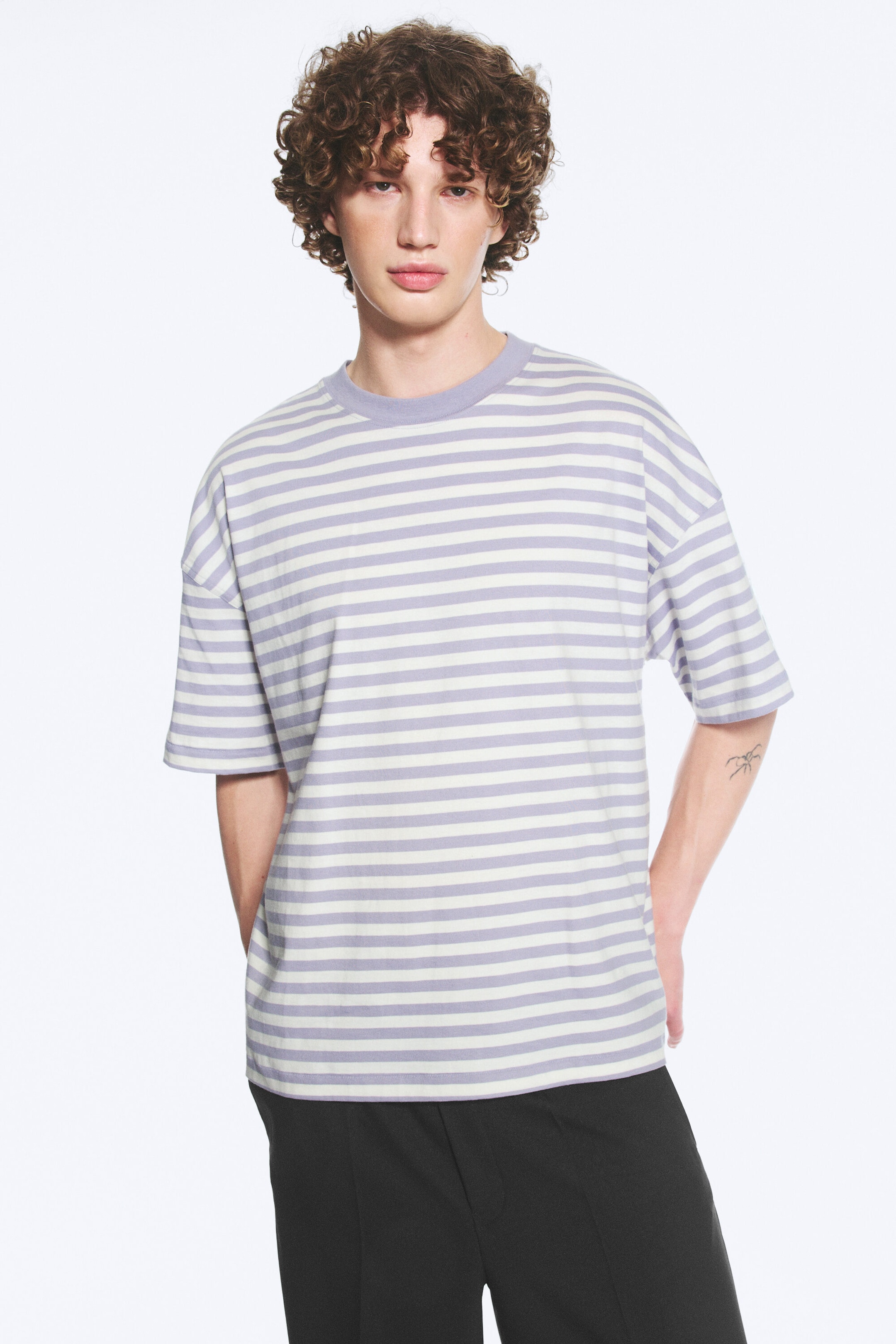 Weiß/Lila gestreift - Oversized T-Shirt im kastigen Fit - 0