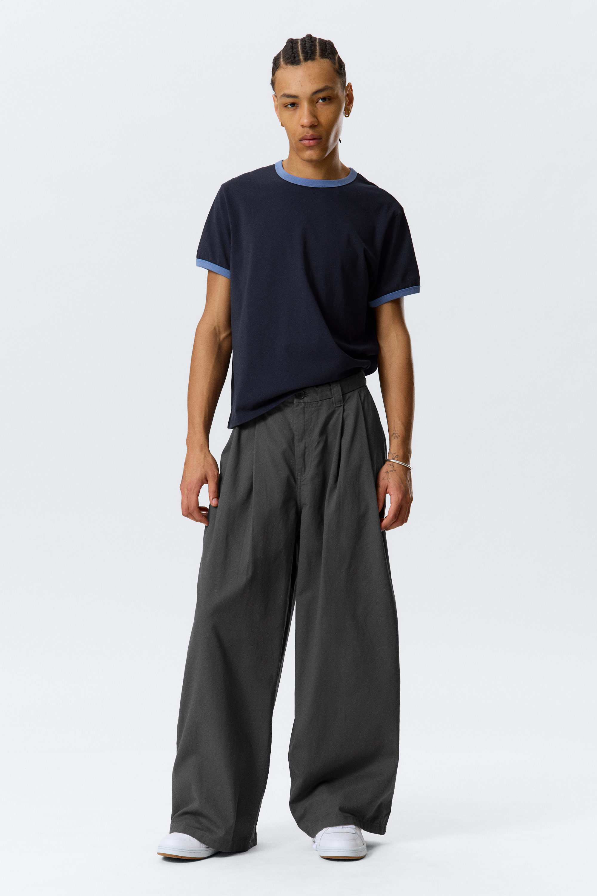 otis baggy pleated twill chinos - Dark Grey | Weekday WW