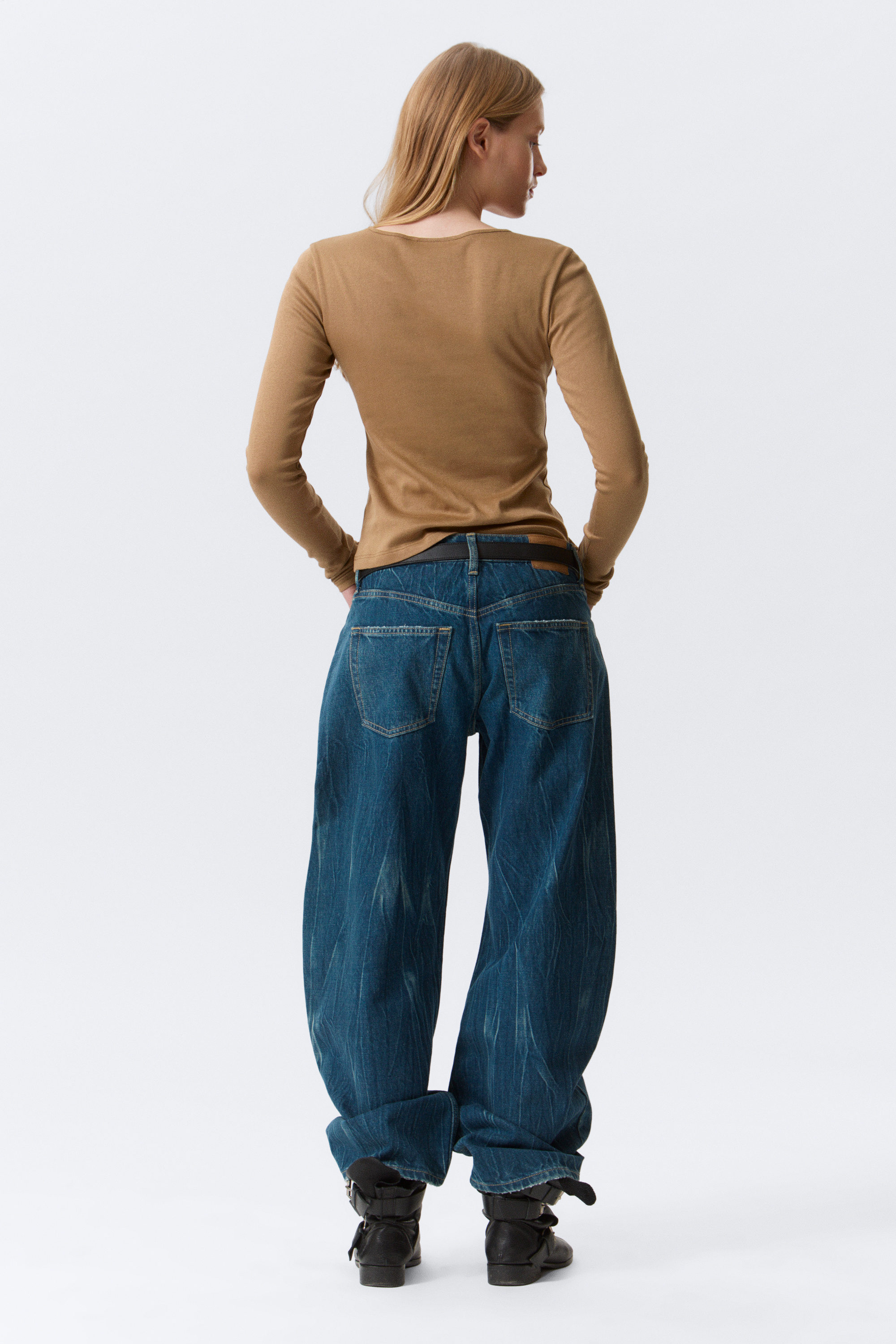 Dark Beige - Slim V-Neck Long-Sleeved Top - 2