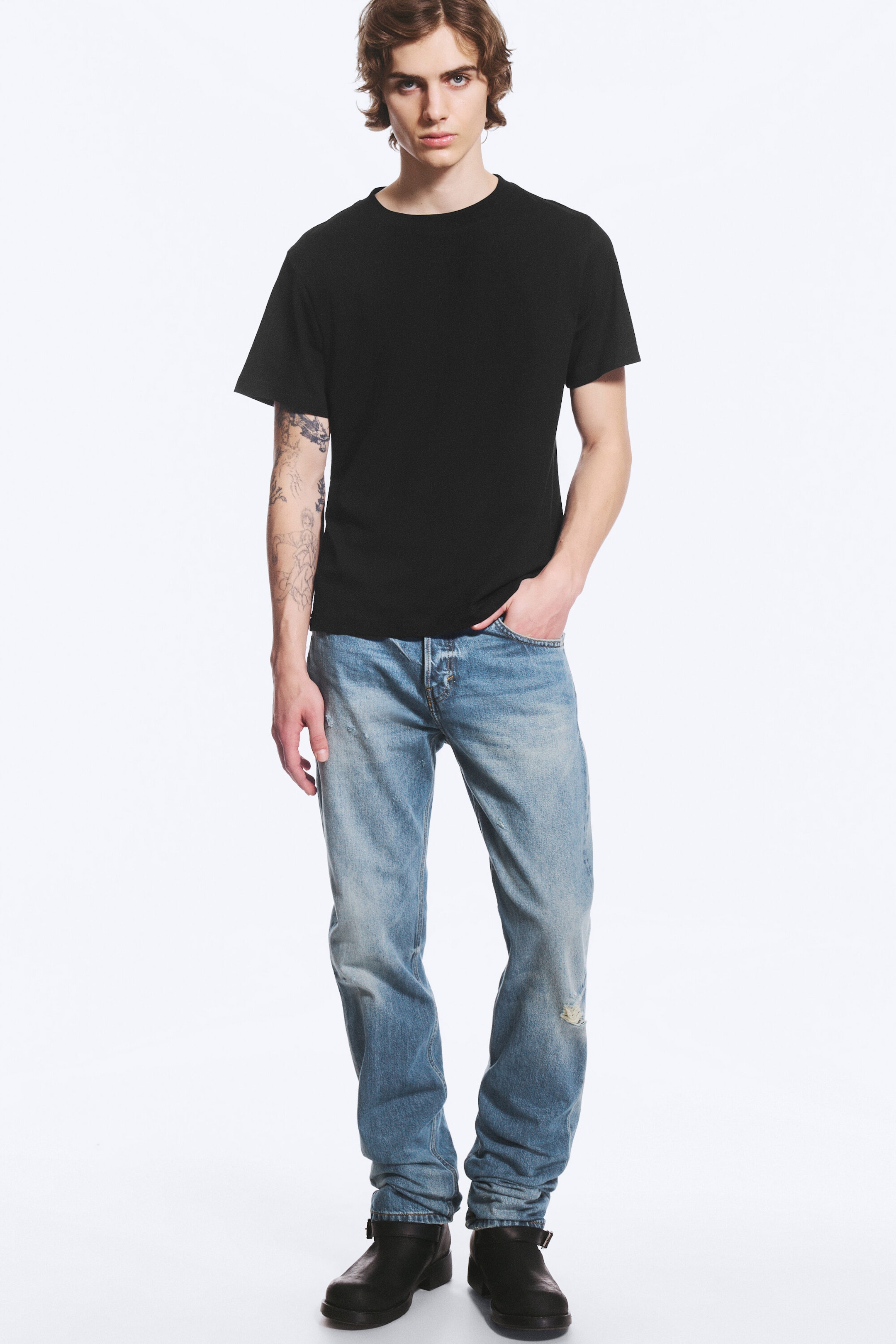 Black - CLASSIC BOXY T-SHIRT - 2
