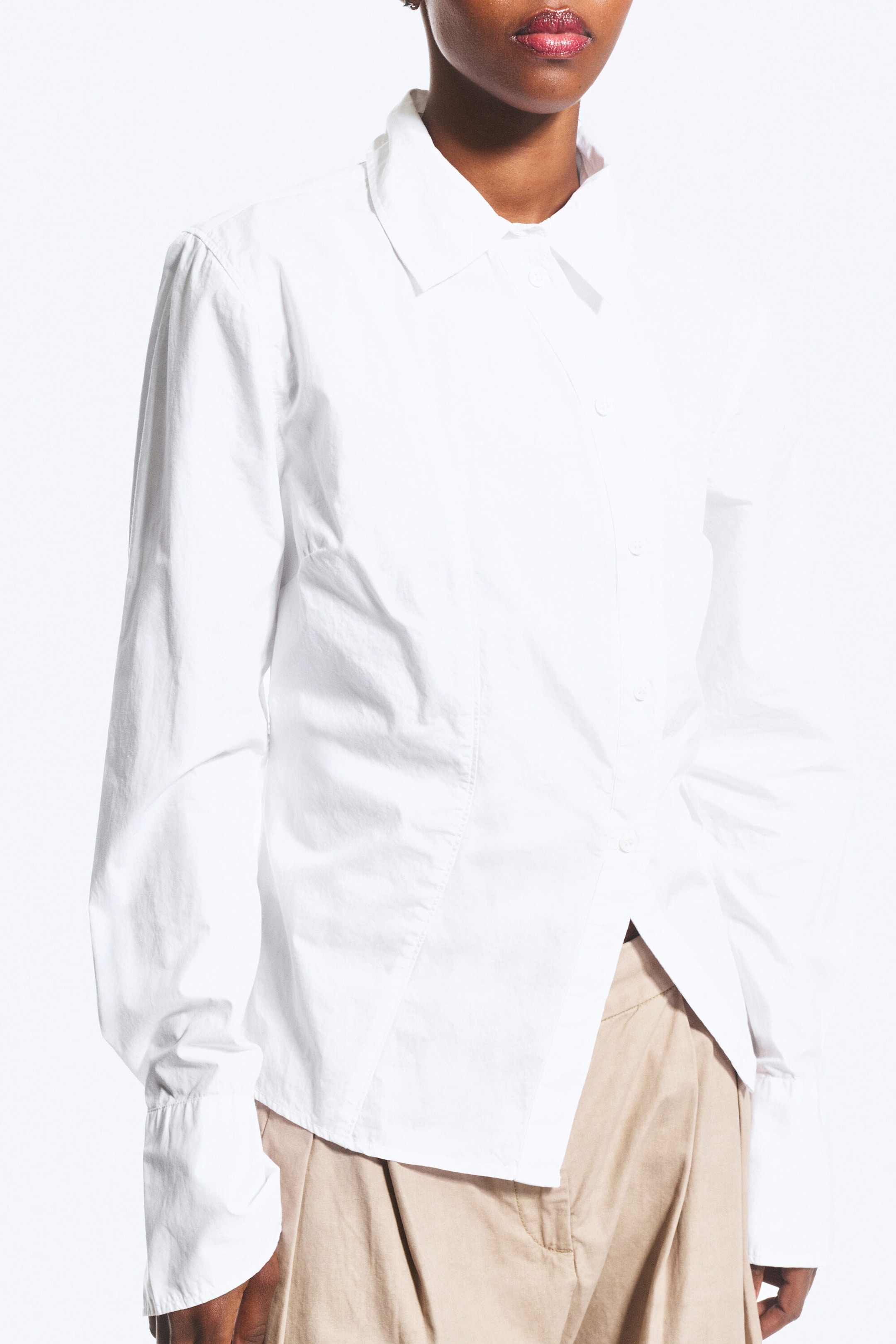 Blanc - Chemise ajustée en popeline asymétrique - 2