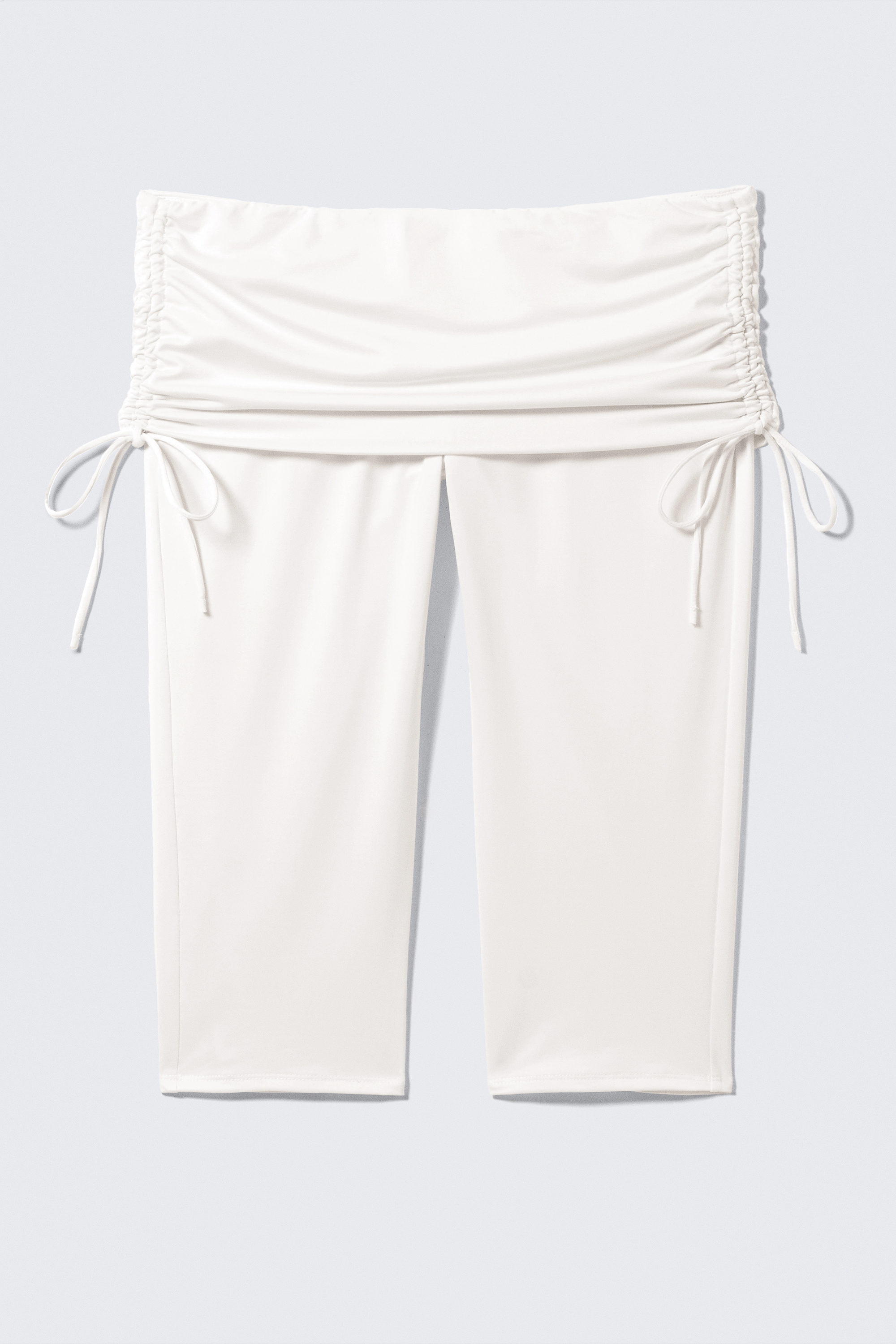 ruched low rise capri leggings - Off-white | Monki GB