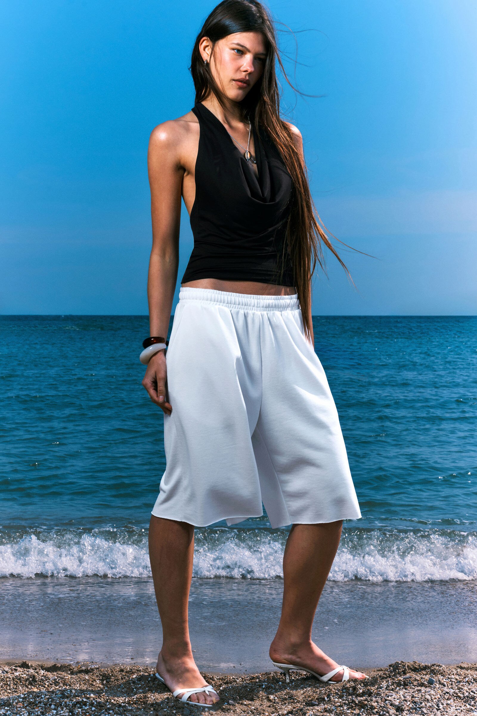 ★MAINBOOTH★(W)University Oversized Shorts(WHITE)★正規品 oversized knee-length terry shorts - White | Weekday EU