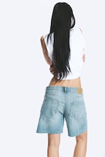 Coastal Blue - Hellblau - Schräg geschnittene Low-Waist-Jeansshorts - 2