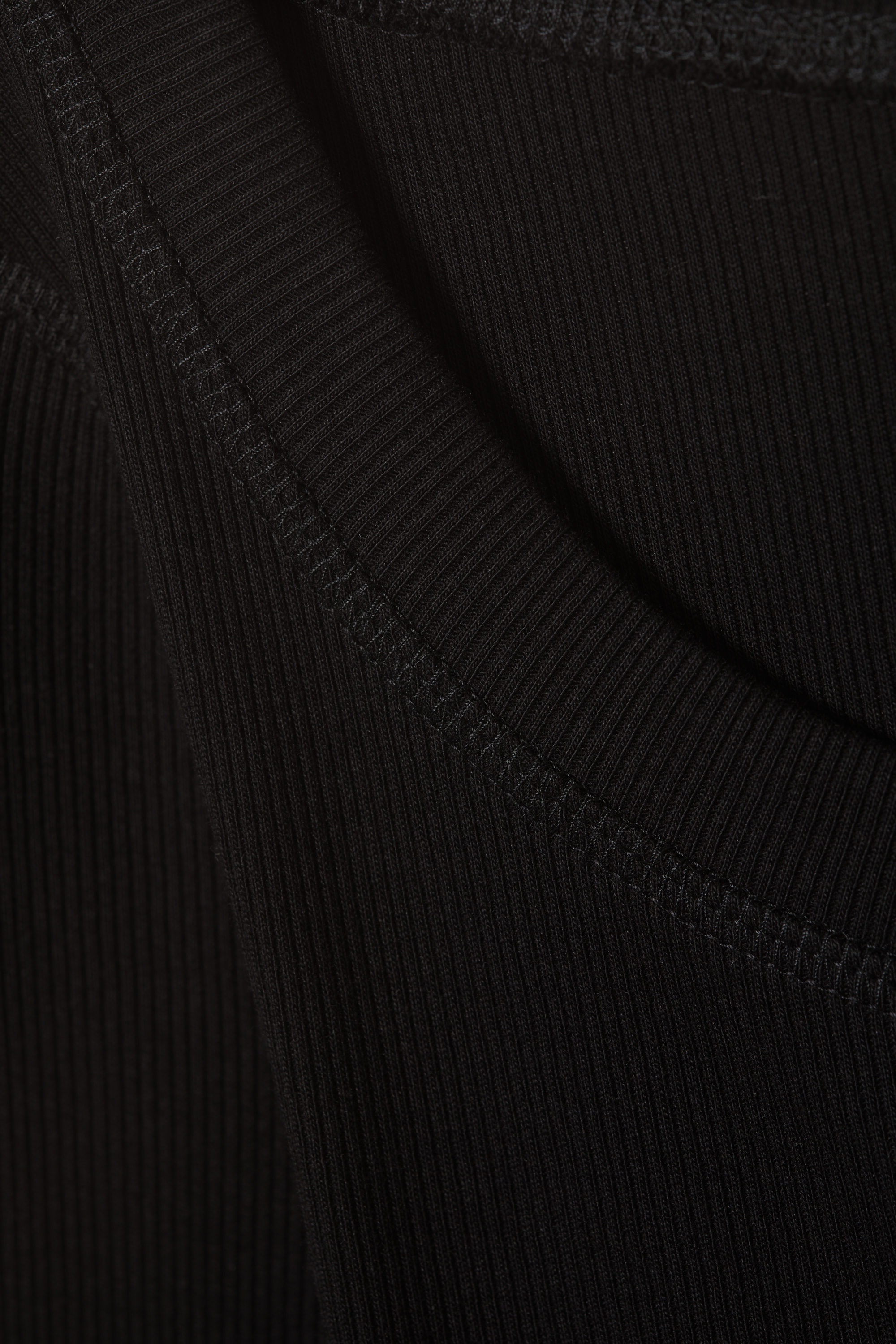 Svart - Långärmad topp med vid halsringning - 4