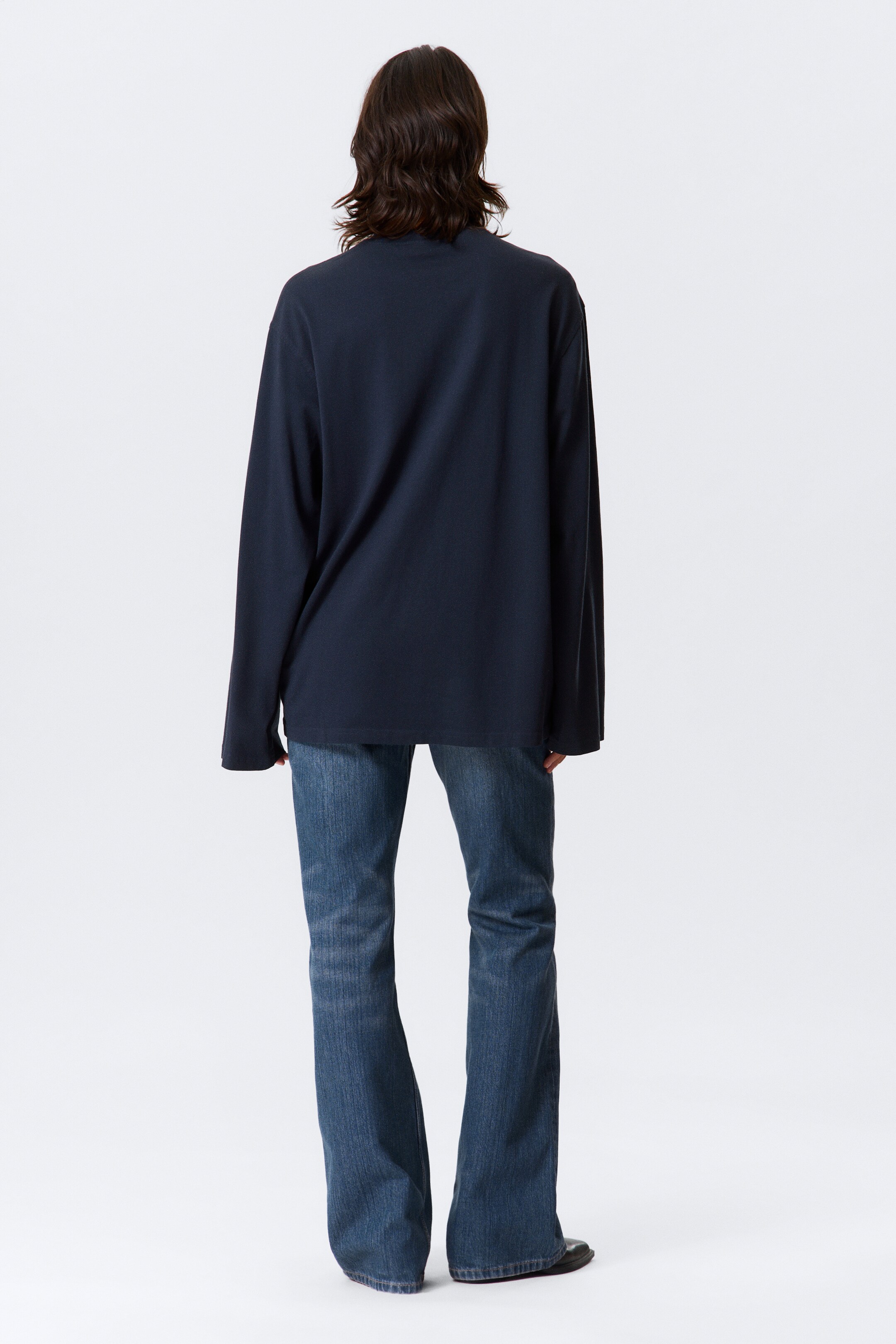 Visa större bild: En oversized långärmad t-shirt - Mörk marinblå - DAM | H&M FI 3
