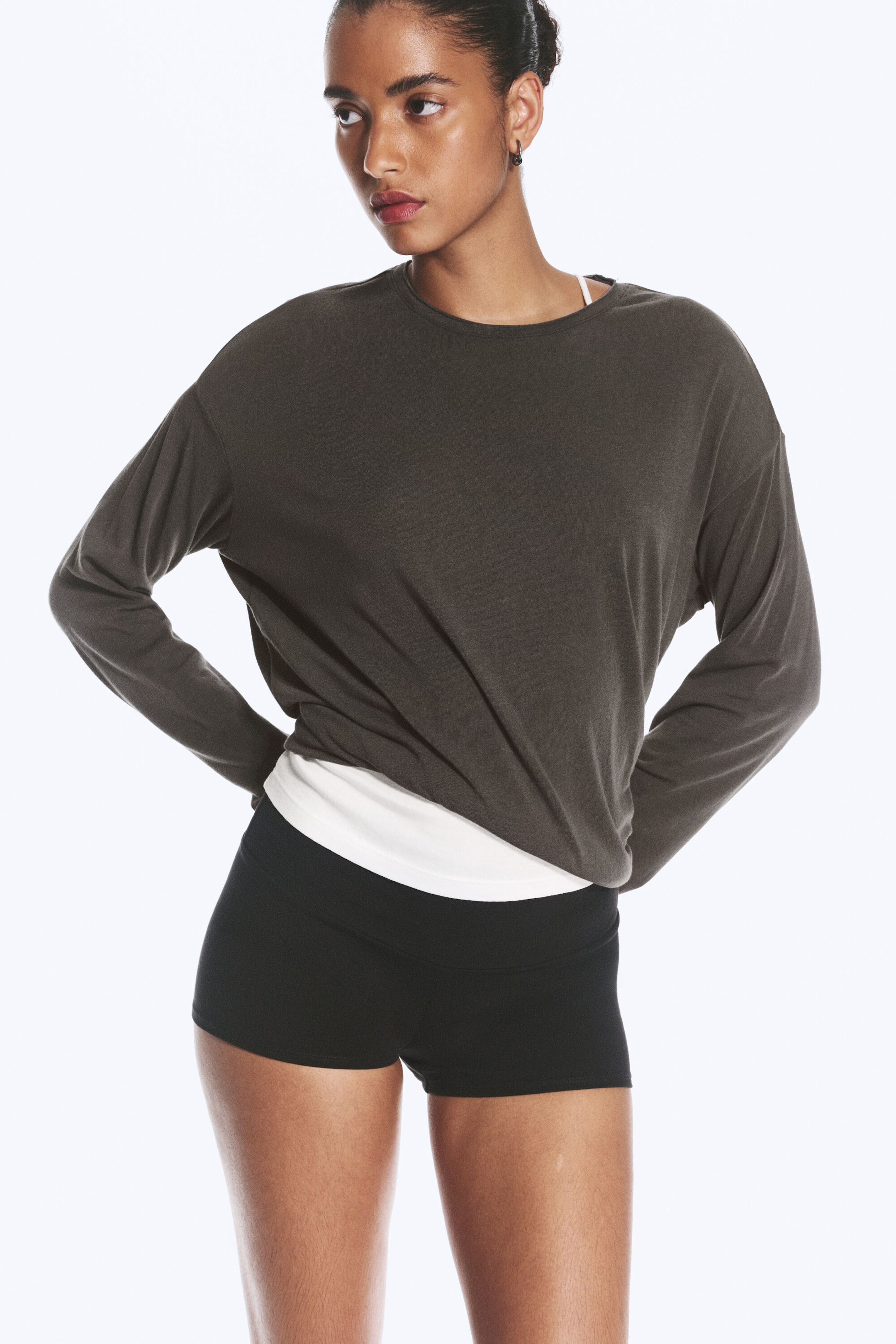 Schwarz - Hotpants mit niedriger Taille - 1