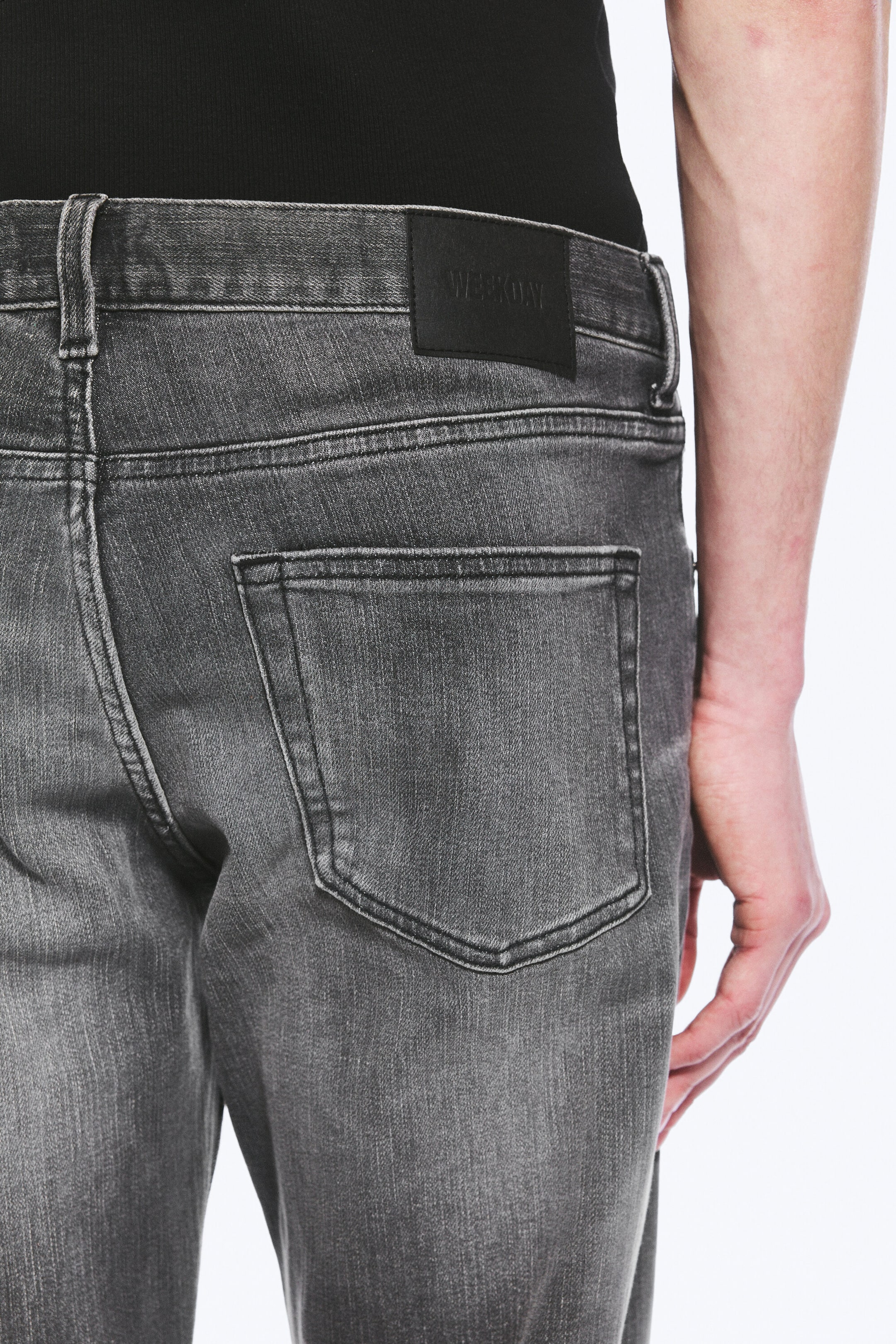 Radio Black - Svart - Low Waist Slim Straight Leg Jeans - 4