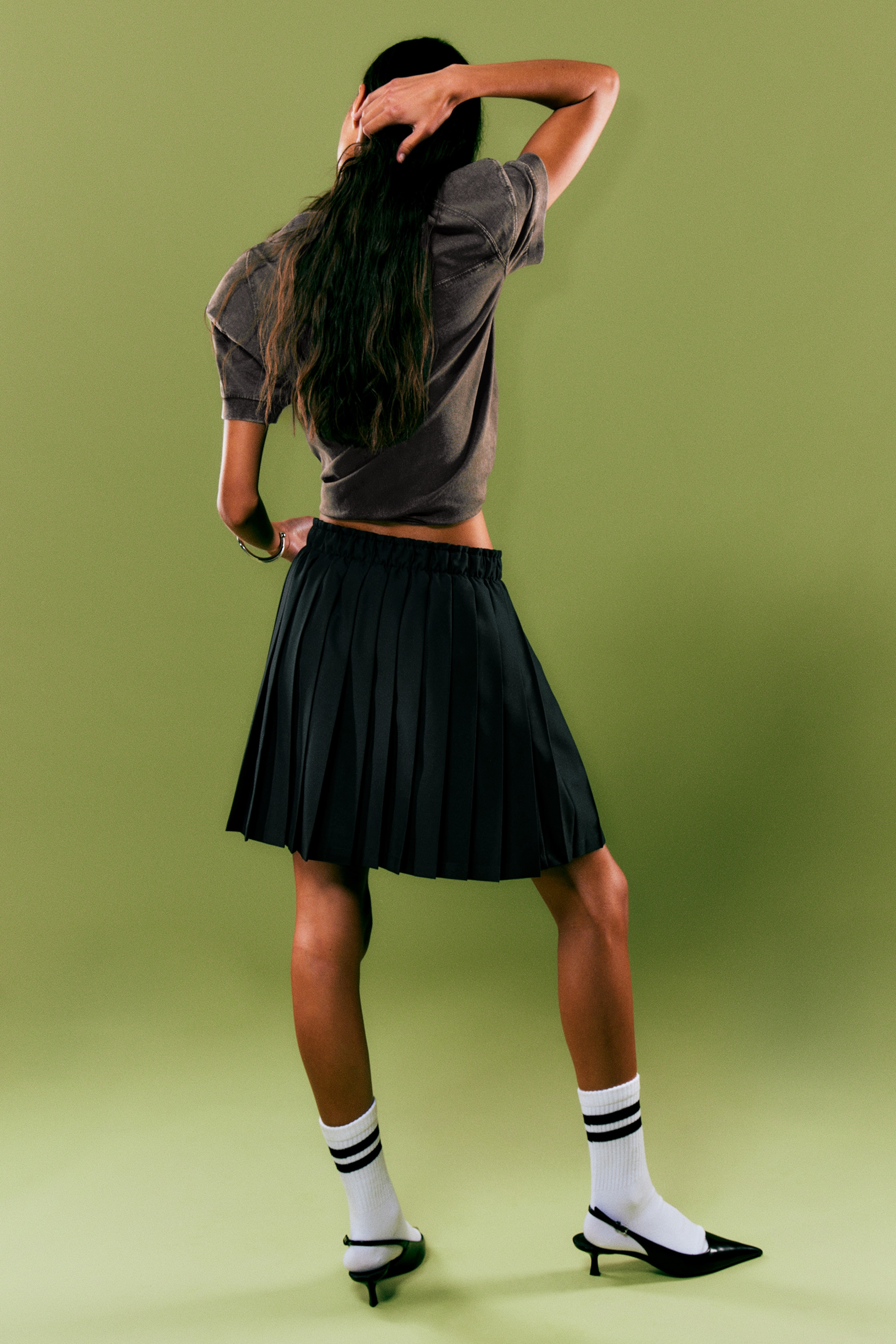 View larger image: Pleated Low Rise Midi Skirt - Black - Ladies | H&M GB 3