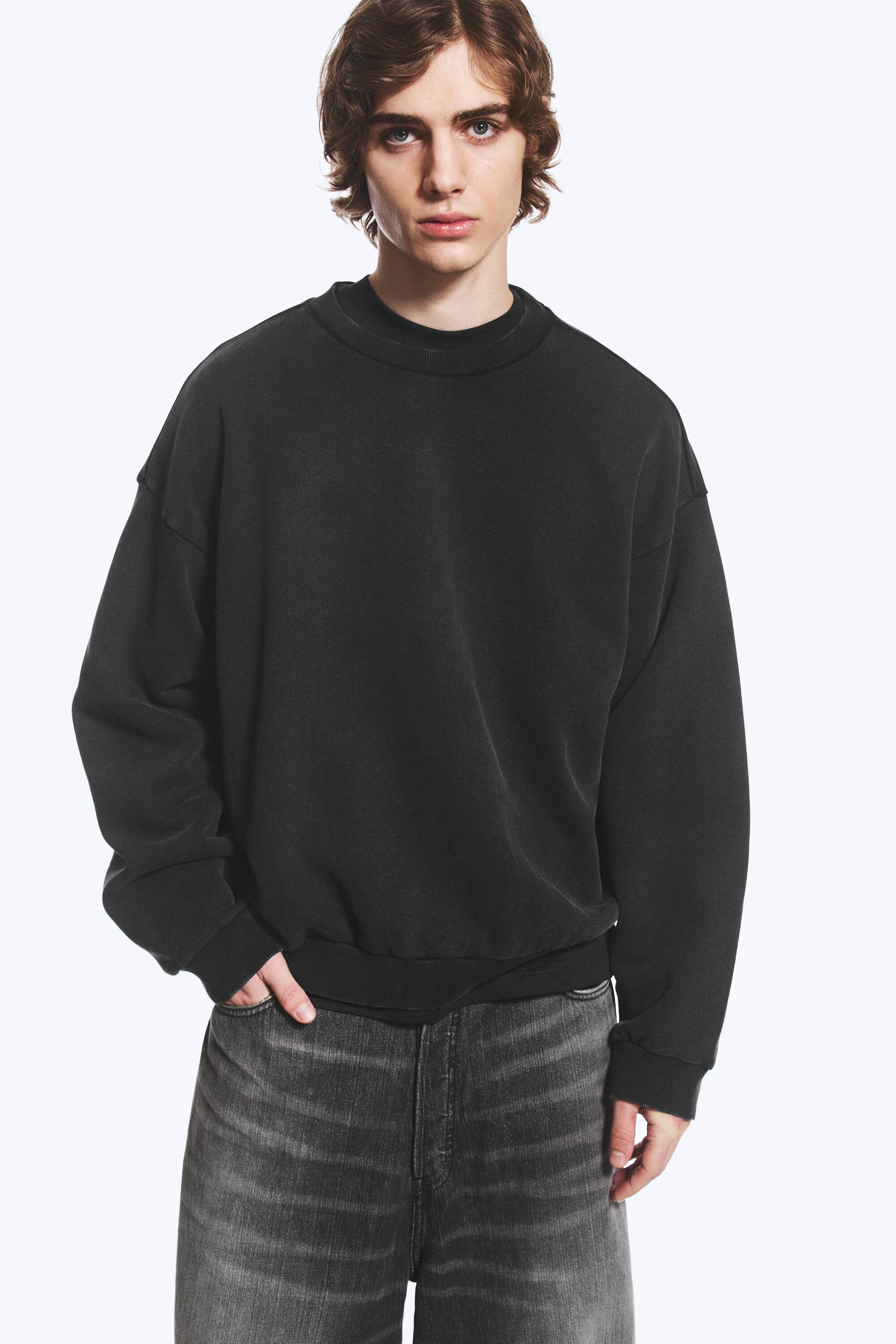 Sliten Svart - Ledig sweatshirt i kraftig bomull - 1