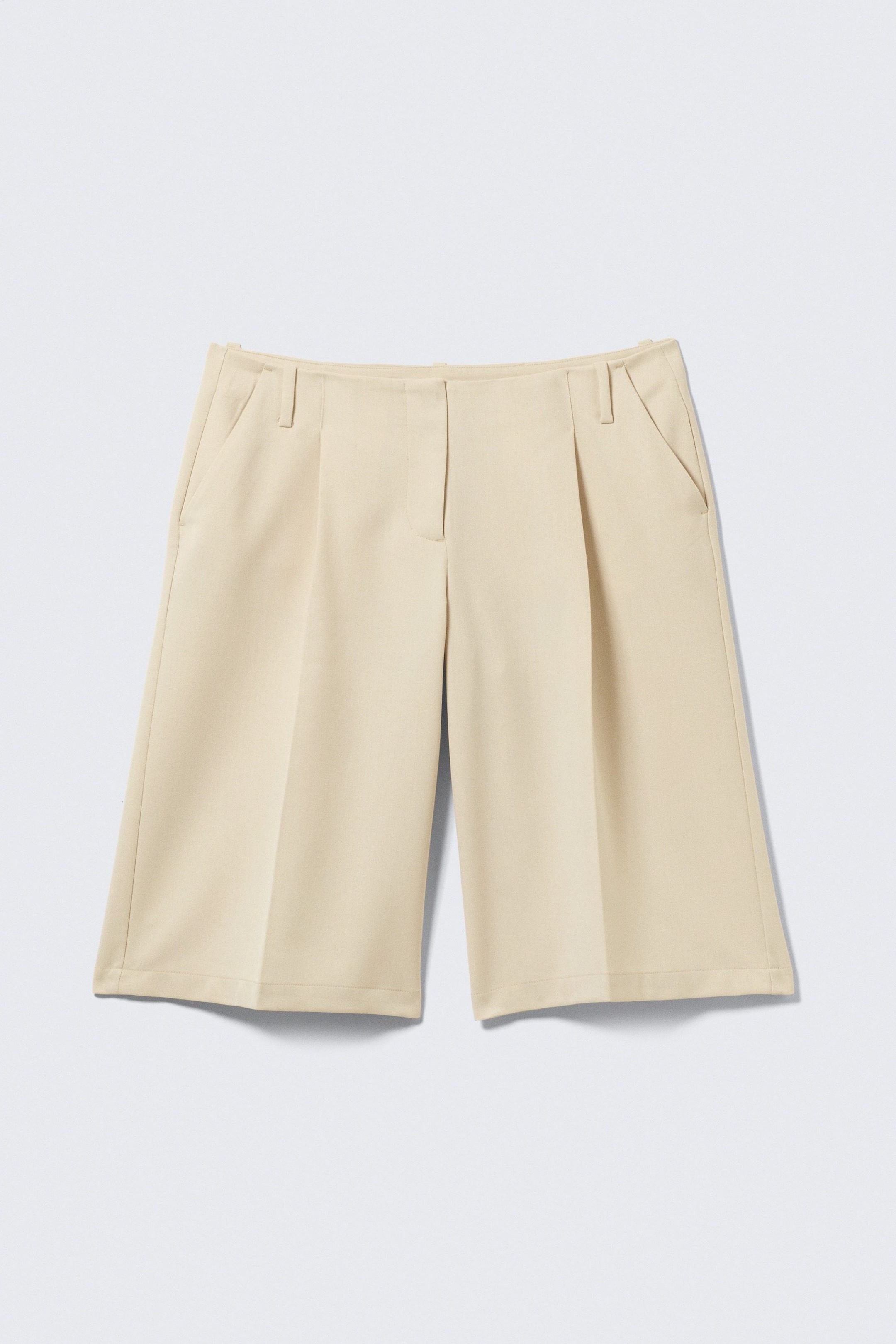 Light Beige - Loose Low Rise Three-quarter Length Suiting Shorts - 4
