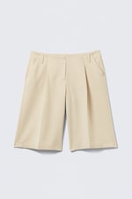 Light Beige - Loose Low Rise Three-quarter Length Suiting Shorts - 4