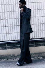 Schwarz gestreift - Banks - Oversized Anzughose aus Wollmix - 1