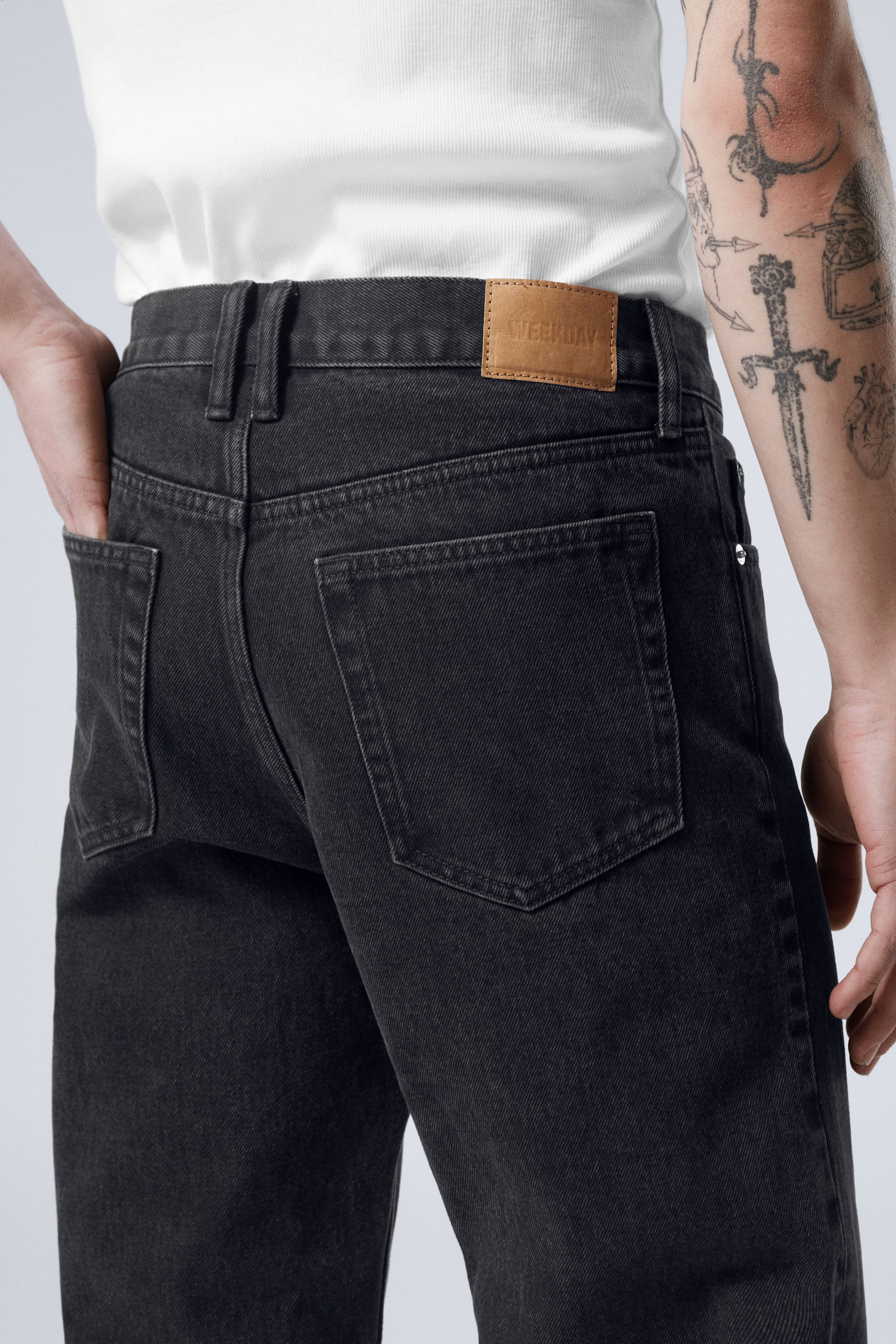 Tuned Black - Black - Barrel Relaxed Tapered Leg Jeans - 4