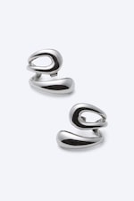 Dusty Light Grey - Ohrring mit skulpturaler Wellenform - 0