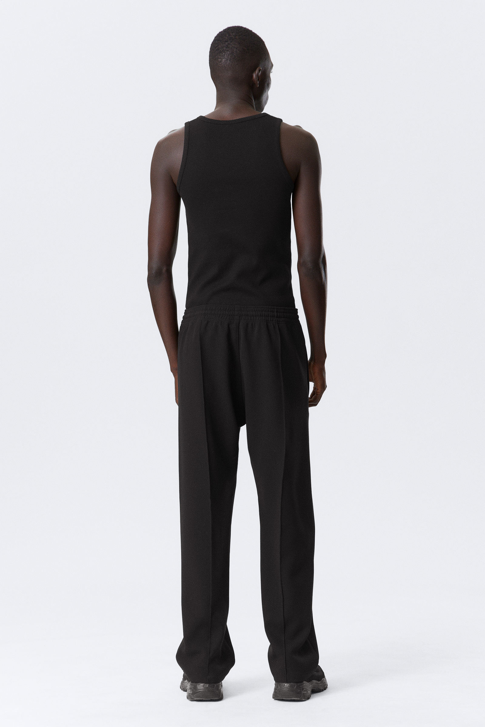 【in a row】[UNISEX] Offer one-tuck training pants One Tuck Pants with Zip Pocket in Black – SVRN