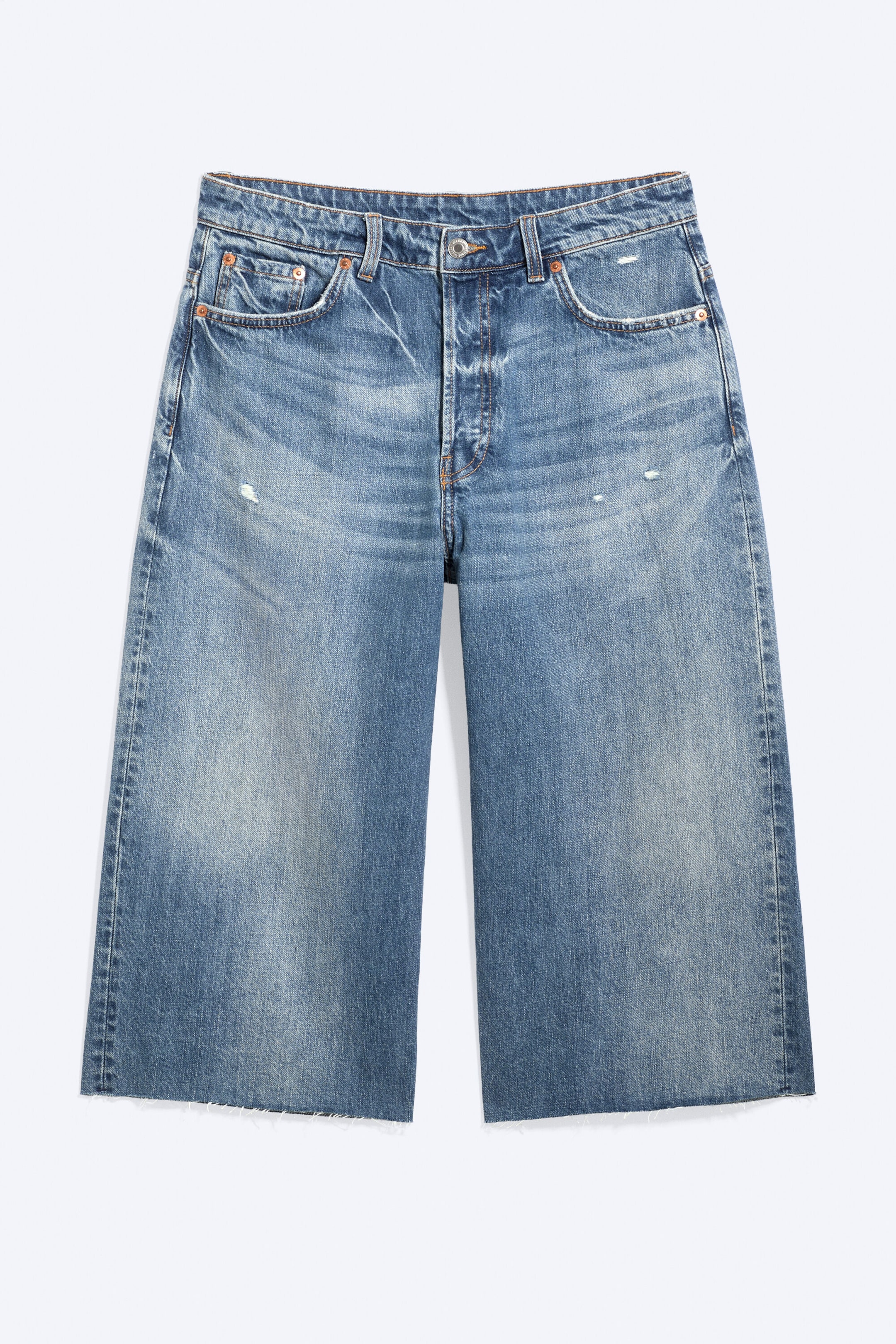 Shoreline Blue - Mellanblå - Low waist relaxed cropped denim shorts - 1