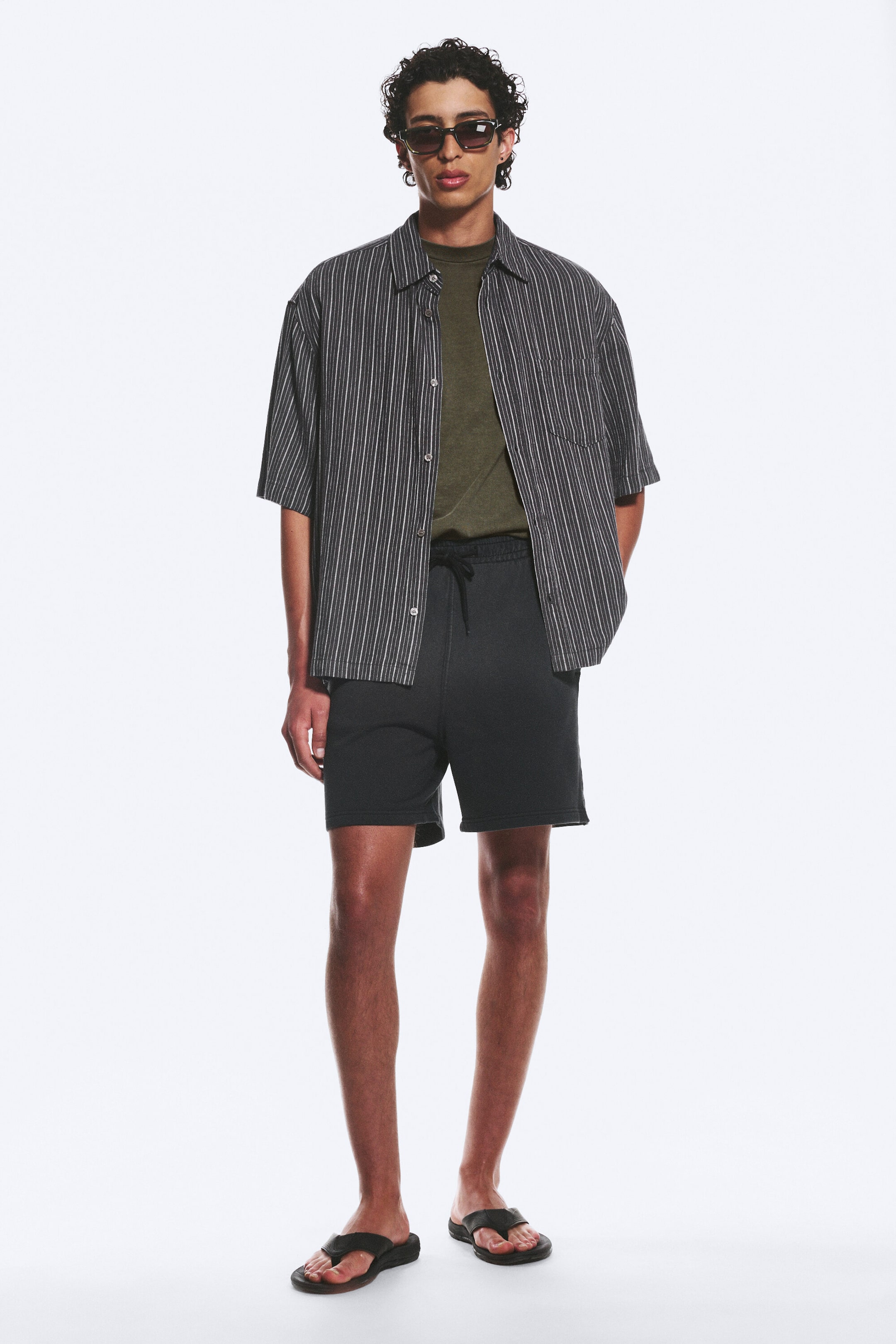 Mörkgrå/Vit-randig - Ledig kortärmad skjorta i linneblanding - 1