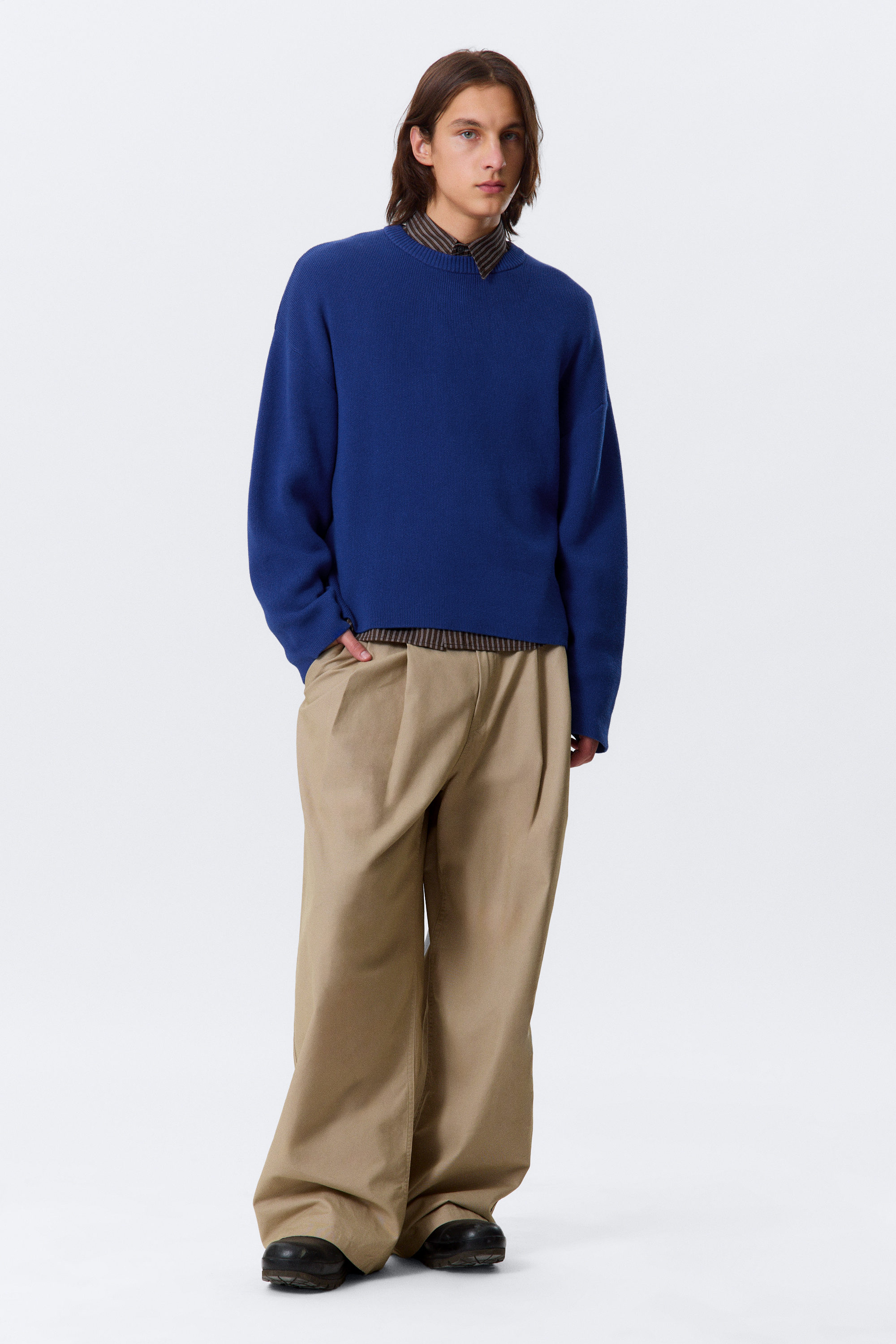 Leuchtendes Blau - Dünner, kastiger Strickpullover aus Baumwolle - 2