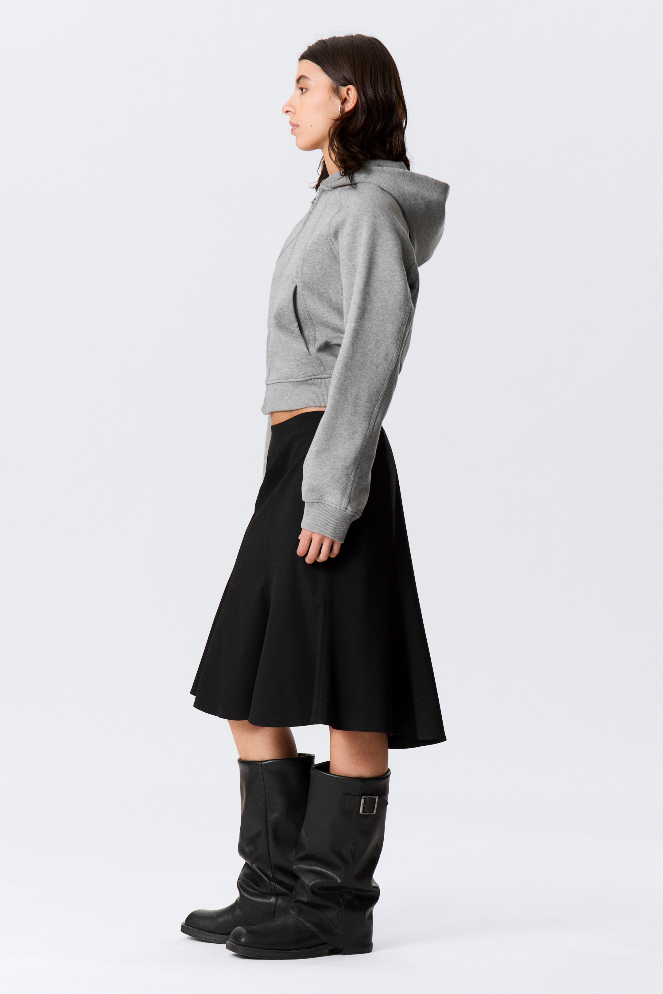 Zobrazit větší obrázek: Mid Rise Flared Midi Skirt - Černá - ŽENY | H&M CZ 3