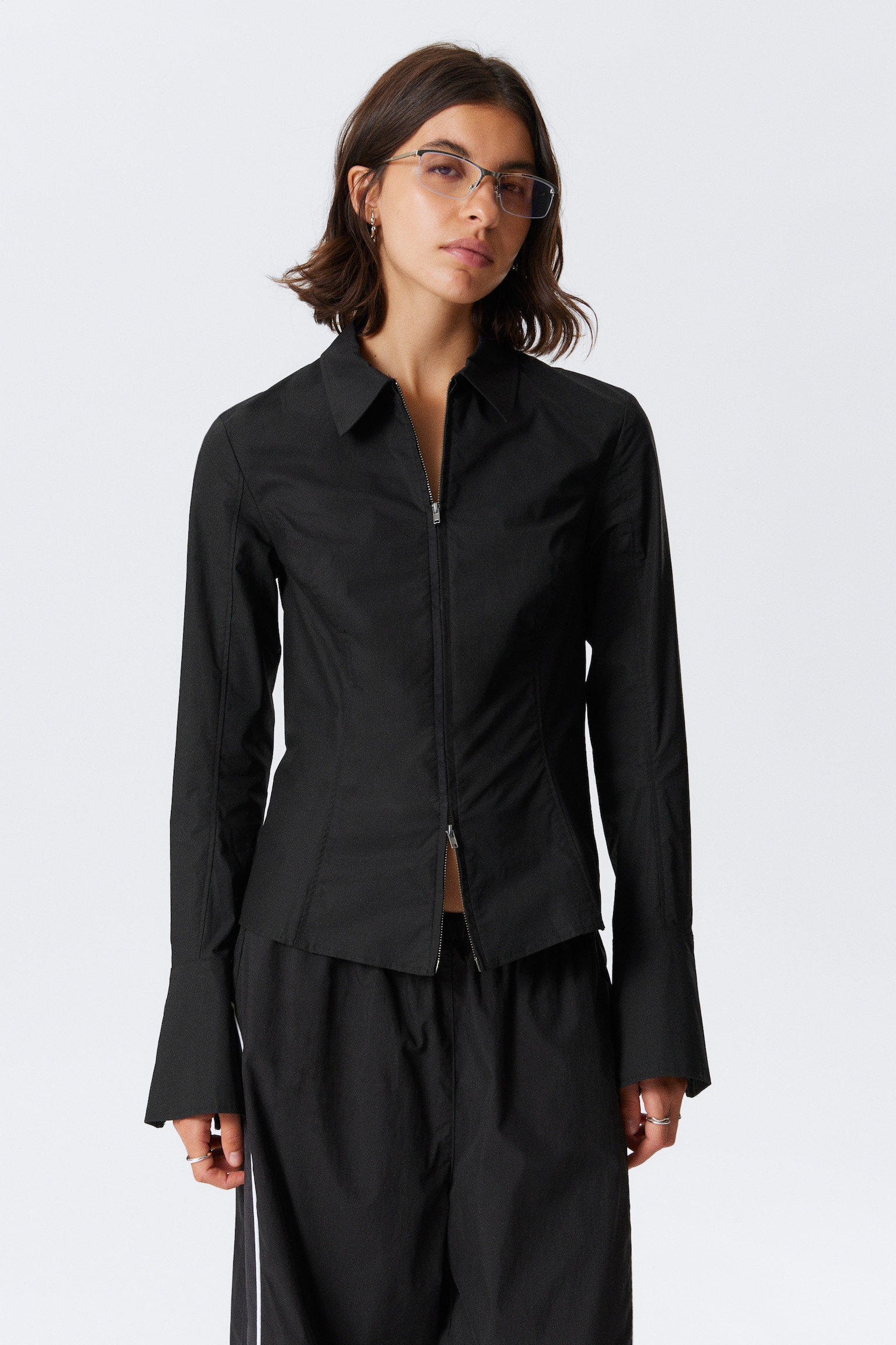 Long-Sleeved Fitted Zip Shirt - Black/Light Grey Stripe