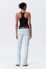 Schwarz - Schmal geschnittenes Racerback-Tanktop - 2