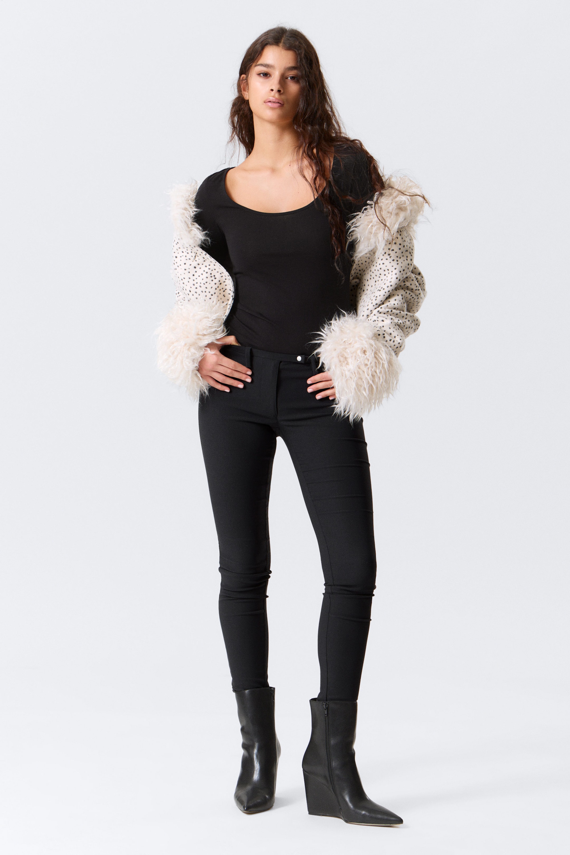 Schwarz - Low-Waist-Treggings aus Anzugstoff mit Skinny Fit - 1