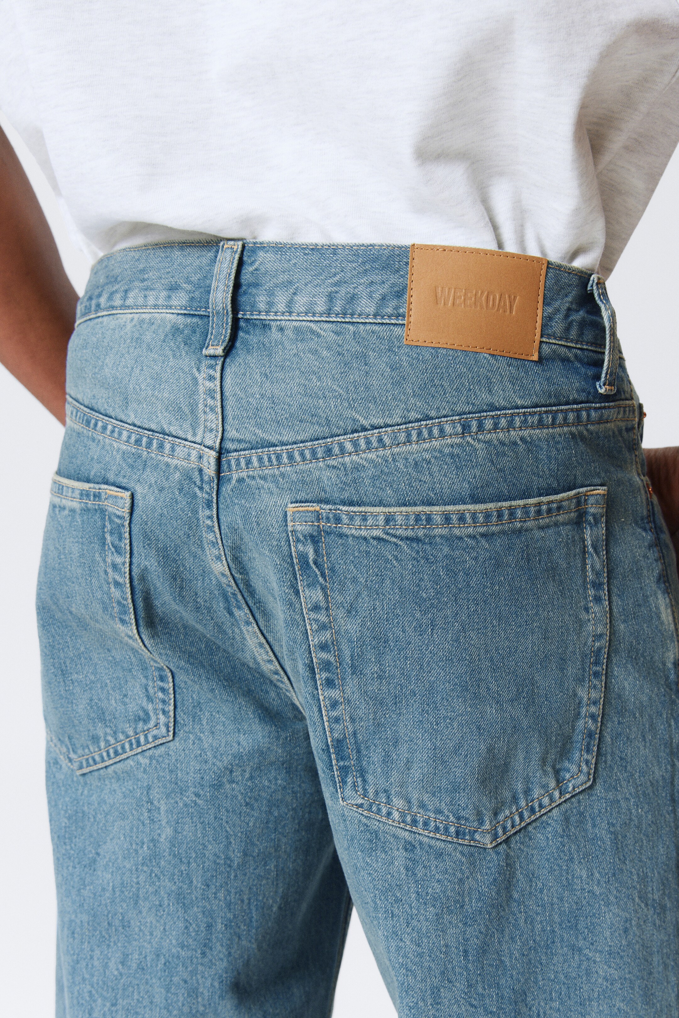 Vis større bilde: Galaxy løs jeans med rette ben - 2000 Blue – middels blå - HERRE | H&M NO 9