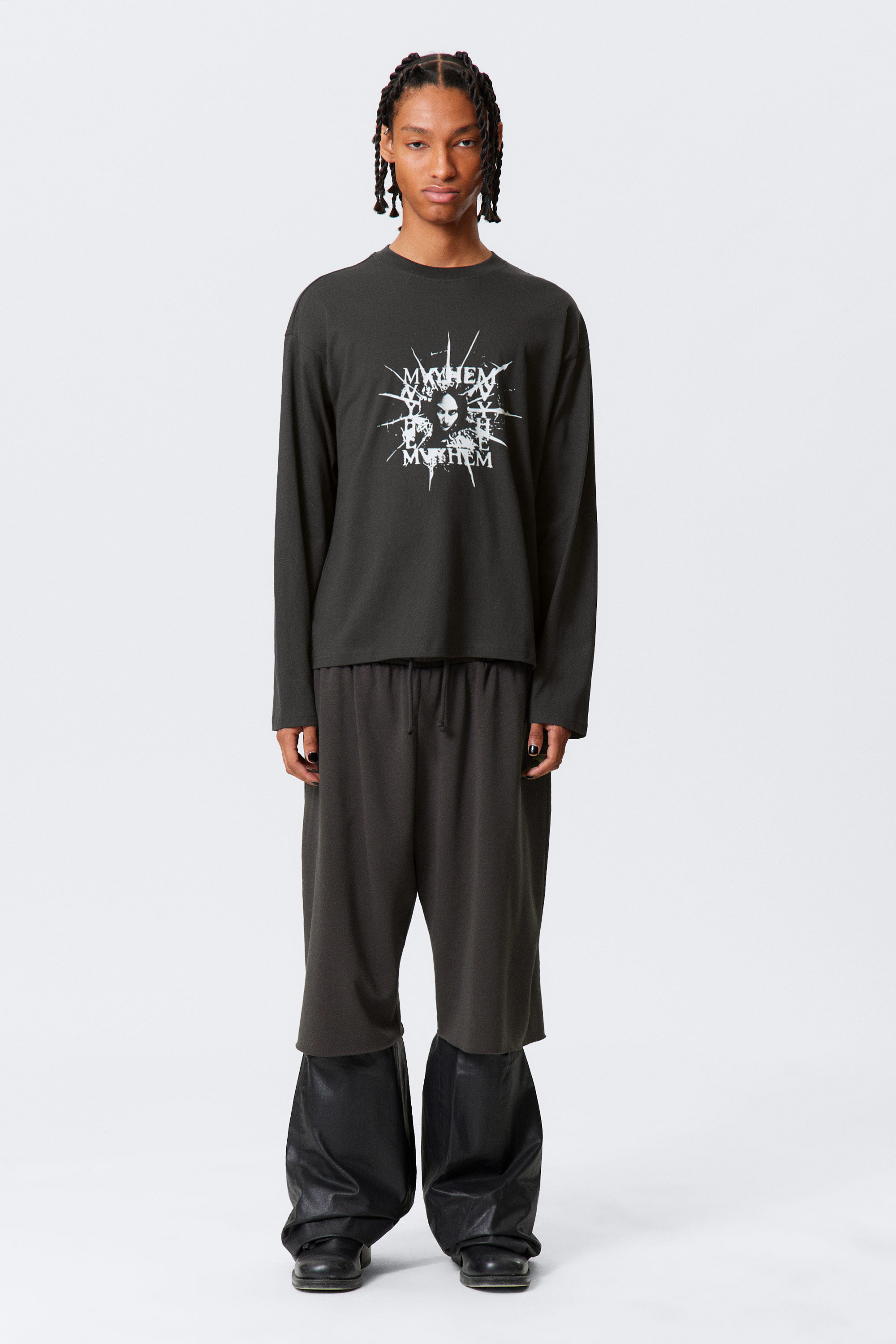 STRONG OURS ブラック ロンT カットソー lady gaga long-sleeved t-shirt - Off-black | Weekday EU