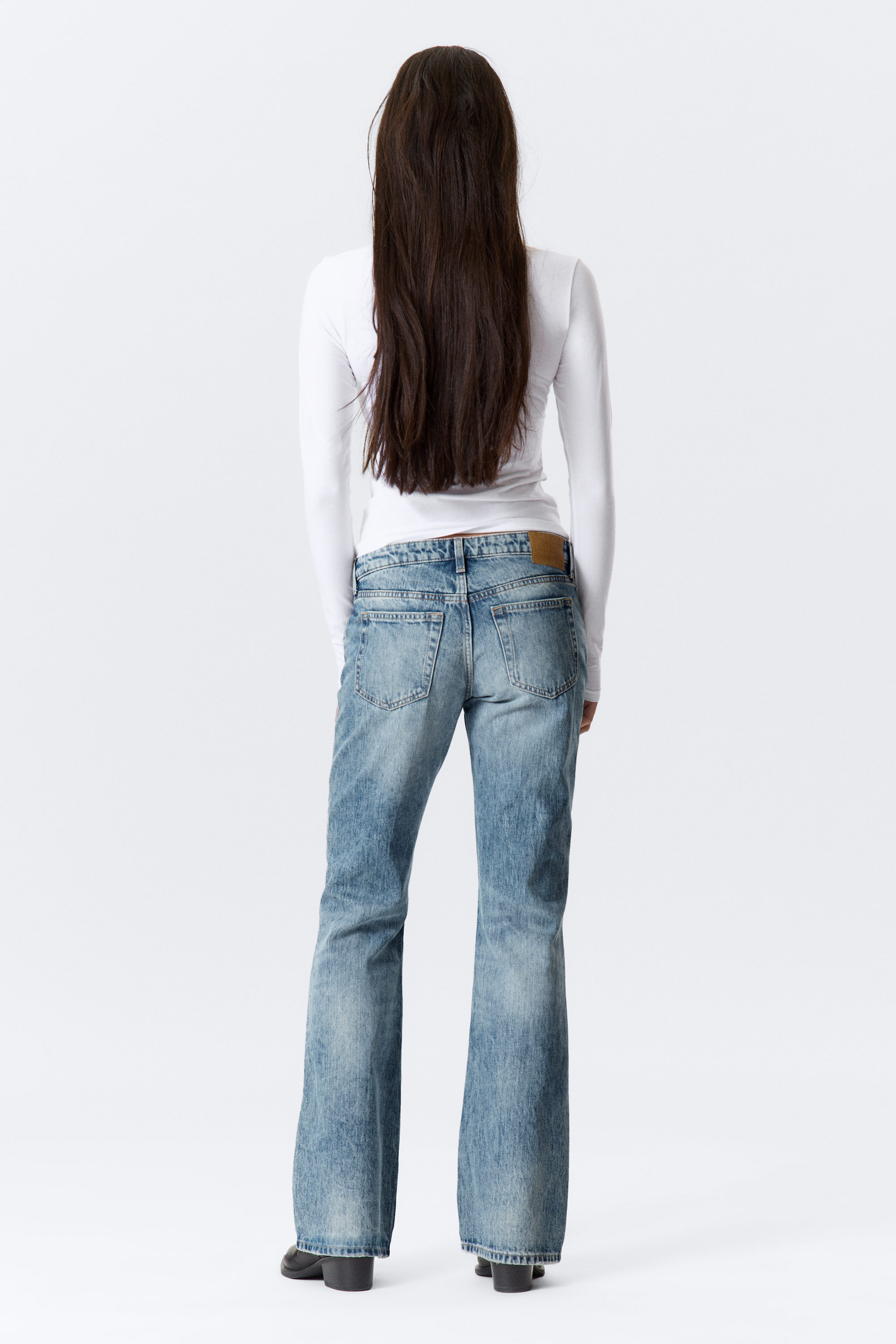 Blue Stream - Mellanblå - Nova Low Waist Slim Bootcut Leg Jeans - 4
