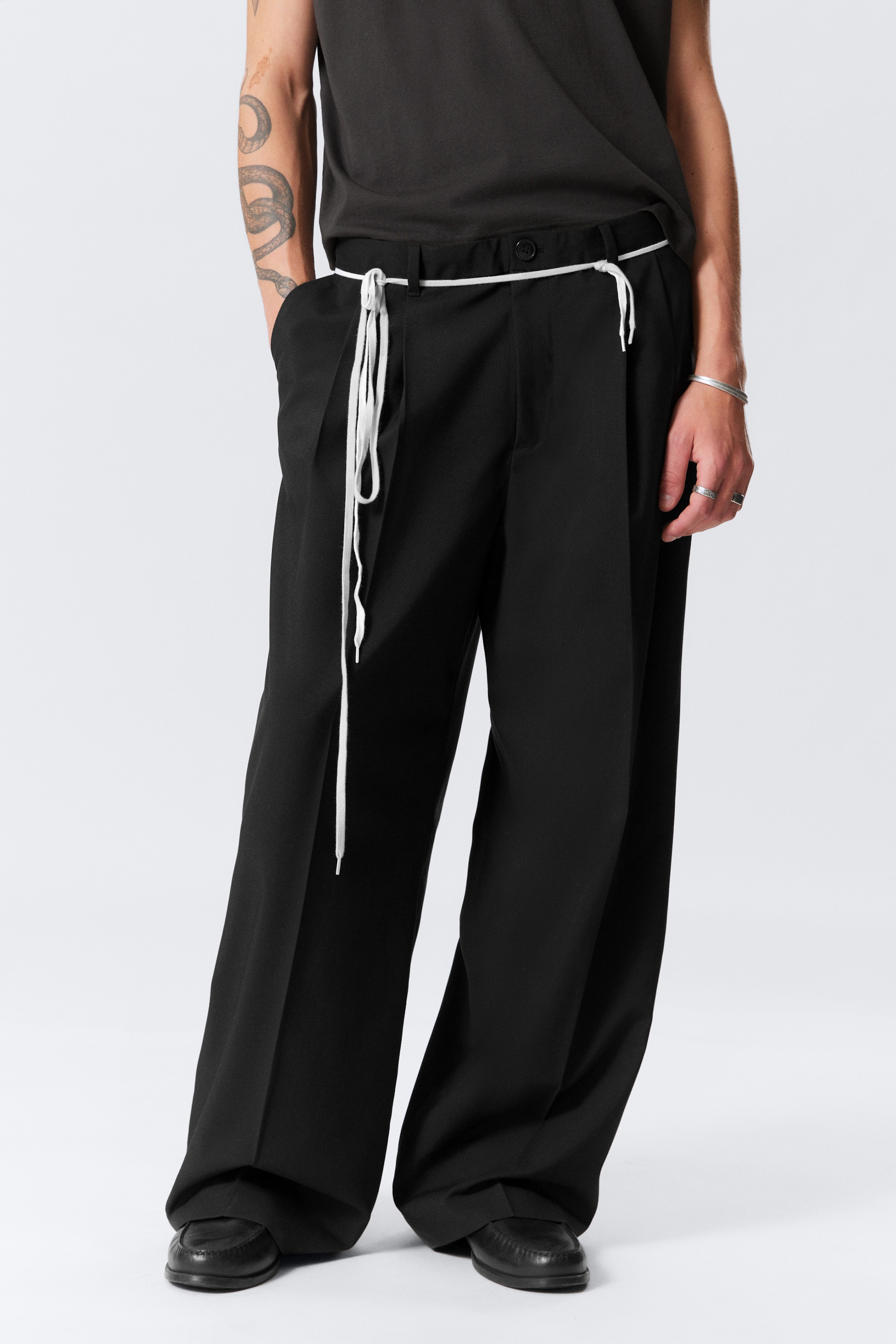 Visualizza immagine più grande: Pantaloni da tuta con pieghe - Nero - UOMO | H&M IT 2