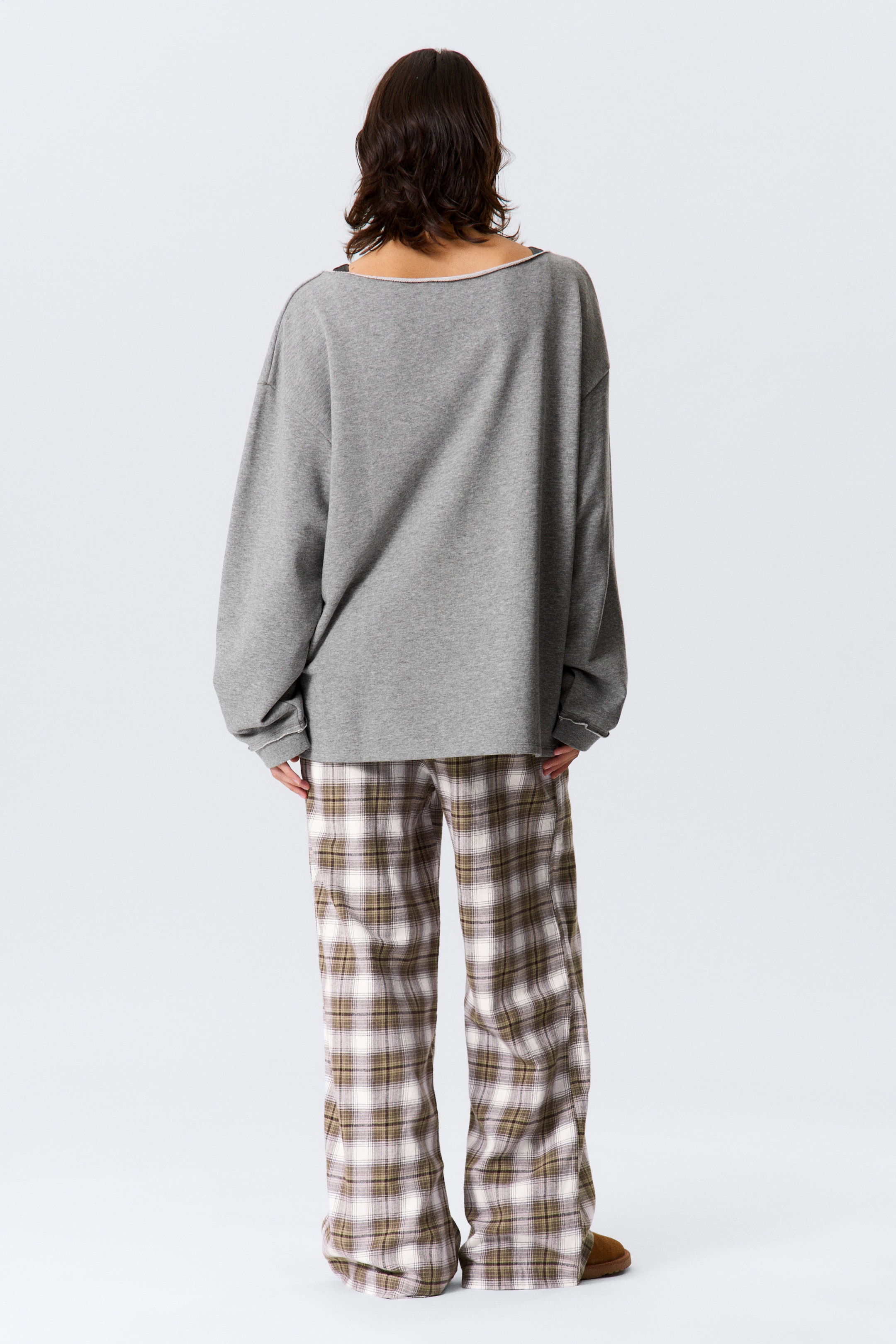 Grijs gemêleerd - Ruimvallende off-shoulder pyjamatop van badstof - 2