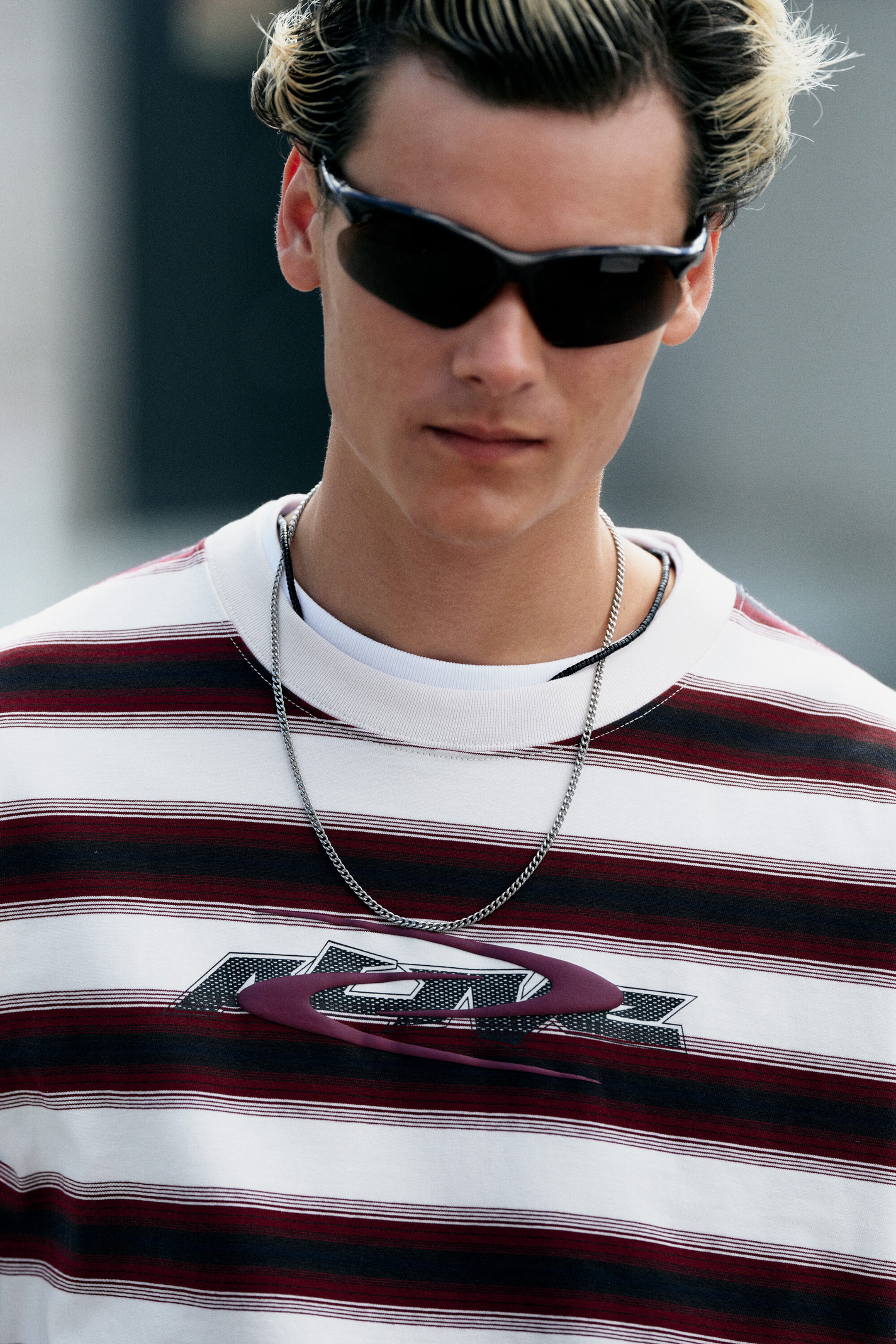 Striped White/Red - Oversized Boxy Graphic T-Shirt - 2