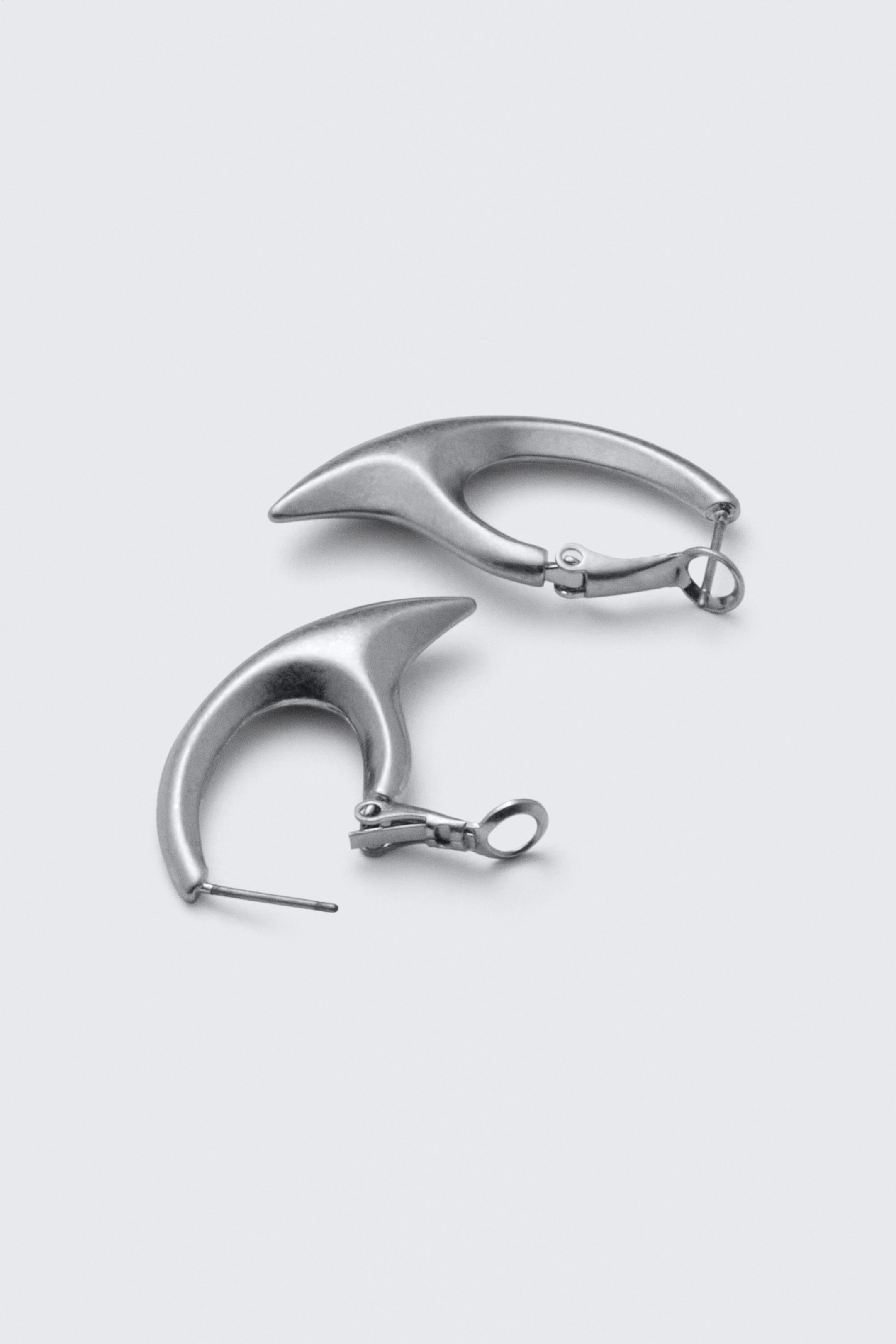 Silver - Claw Hoop Earrings - 2