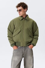 Staubiges Olivgrün - Wattierte Bomberjacke aus Twill - 1