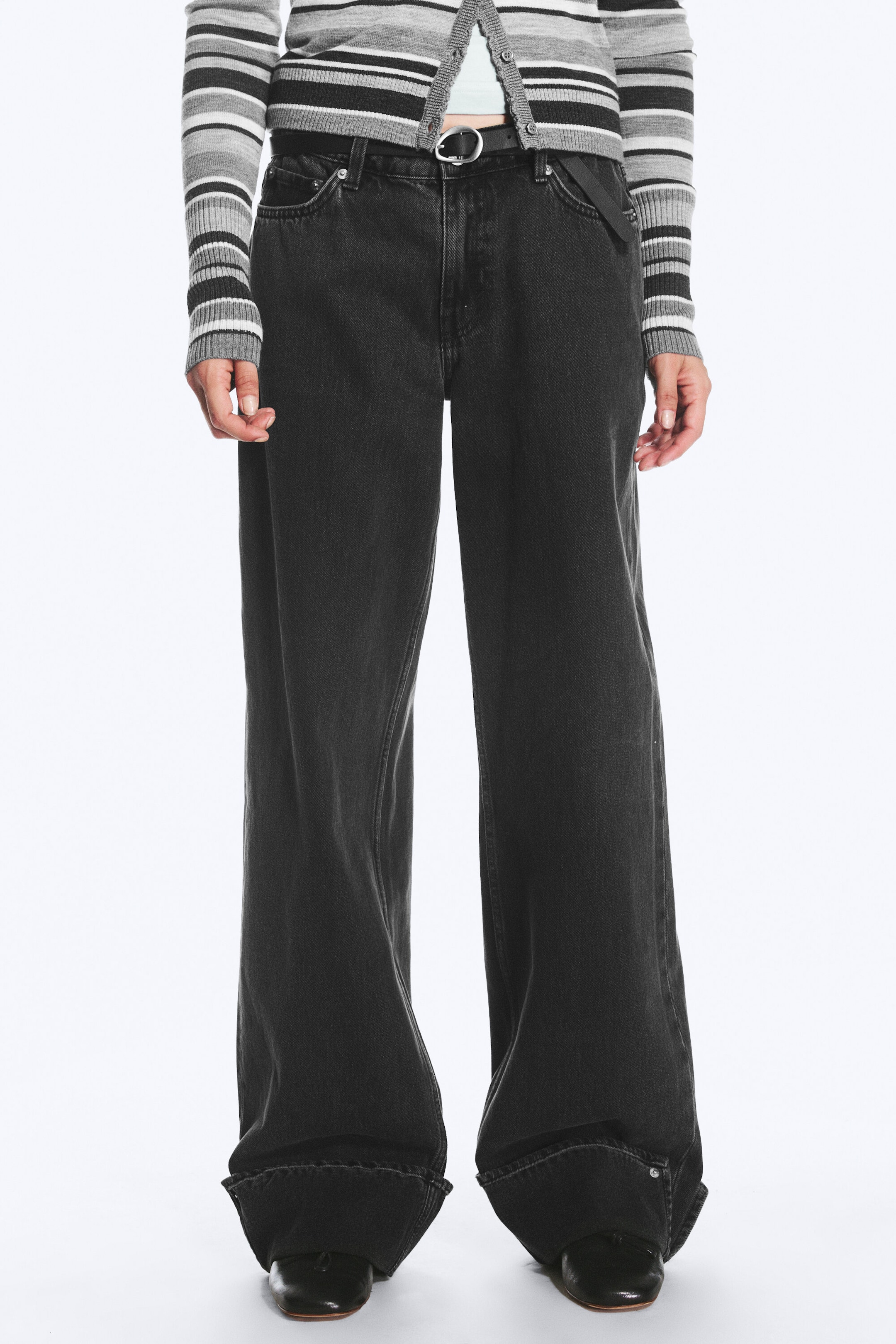Elegie Black - Noir - Ample jean taille basse à jambe large avec revers - 2