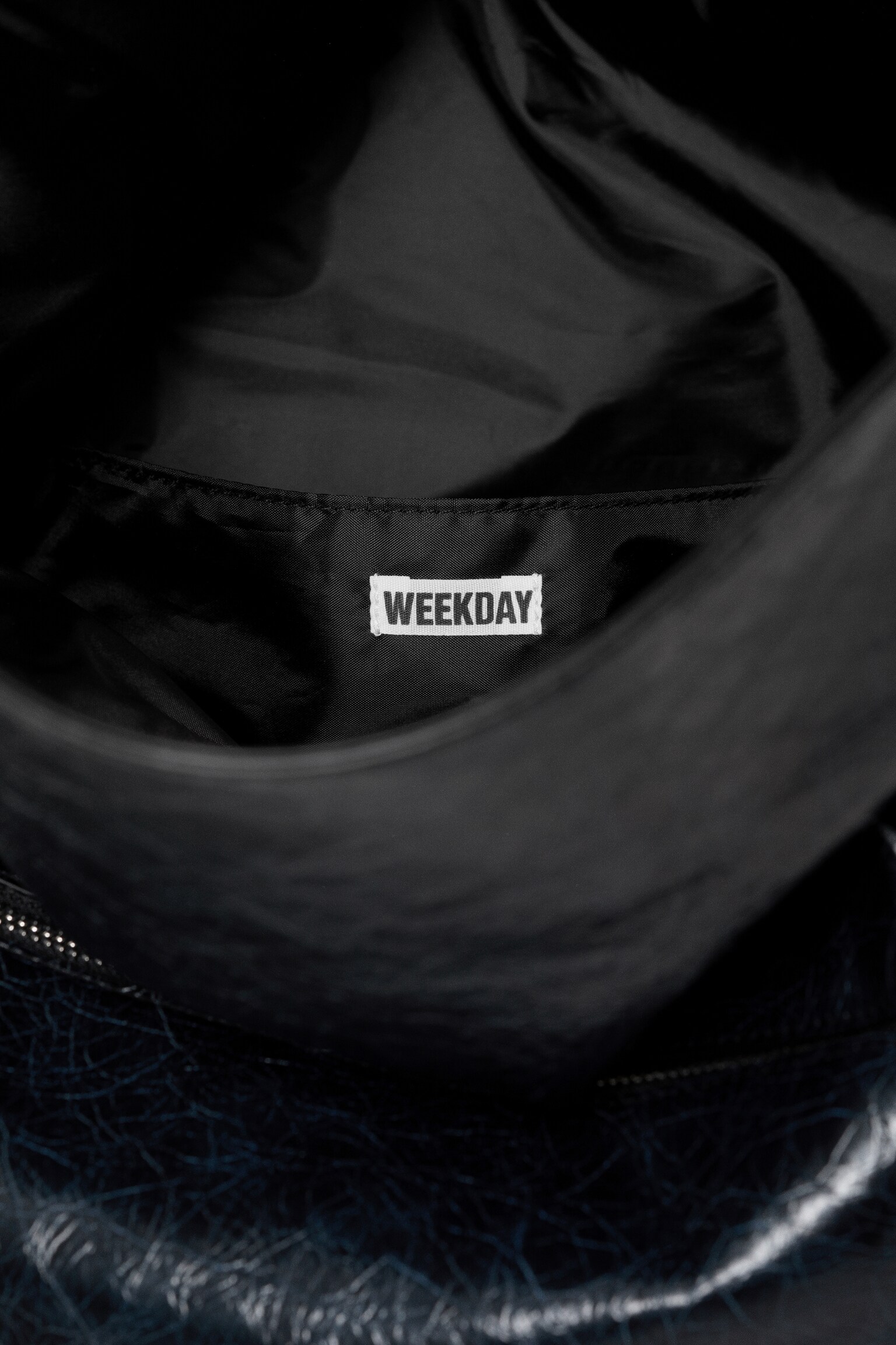 Große Clutch aus Kunstleder - Dunkles Marineblau/Helles Maulwurfsgrau - 4