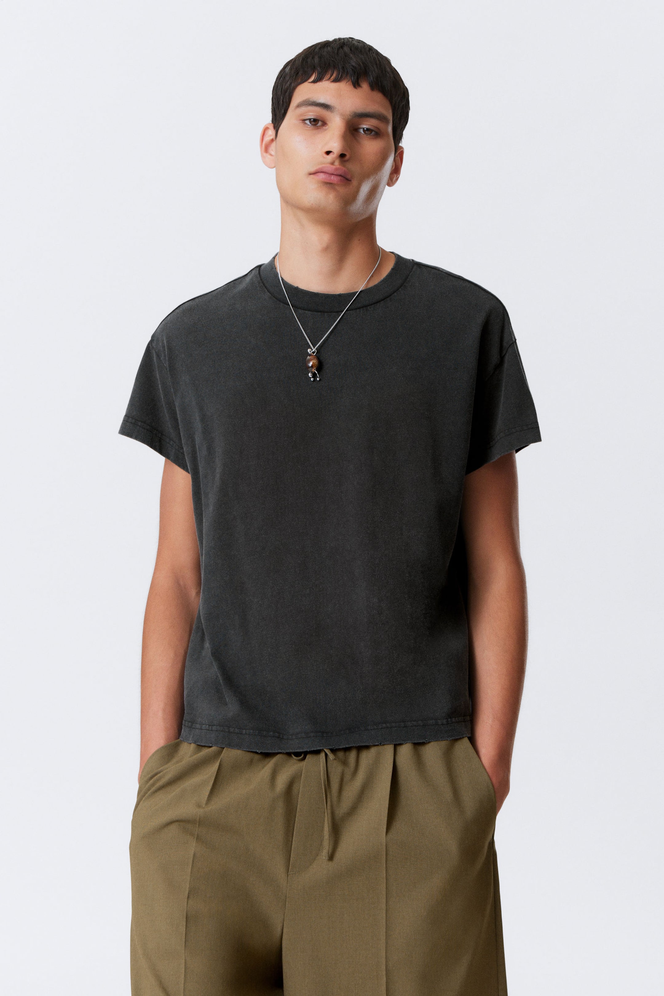 Schwarz - Boxy T-Shirt aus Baumwolle mit Flügelärmeln - 1