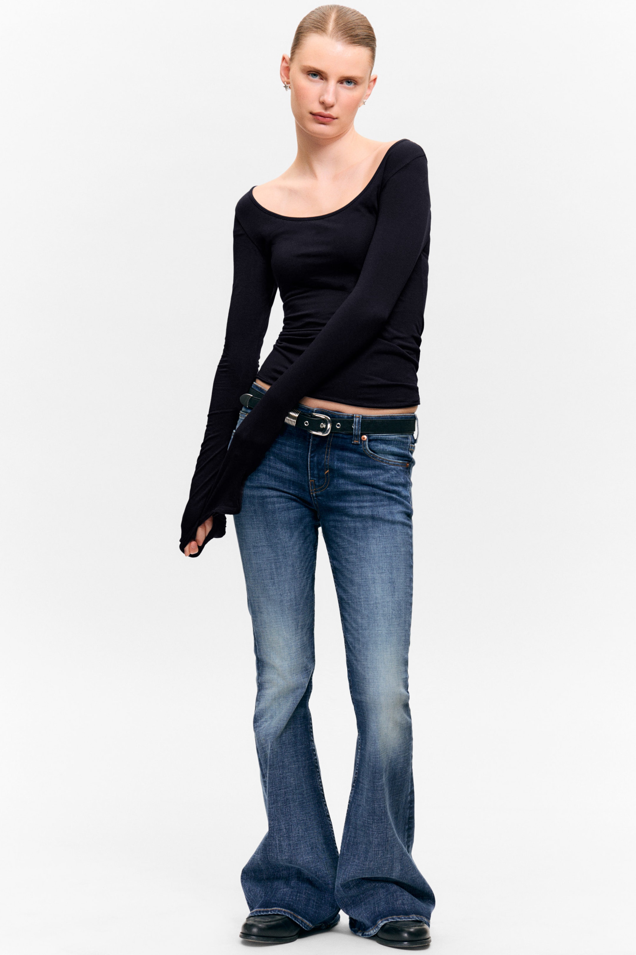Black - Long-Sleeved Slim Fit Scoop Neck Top - 2