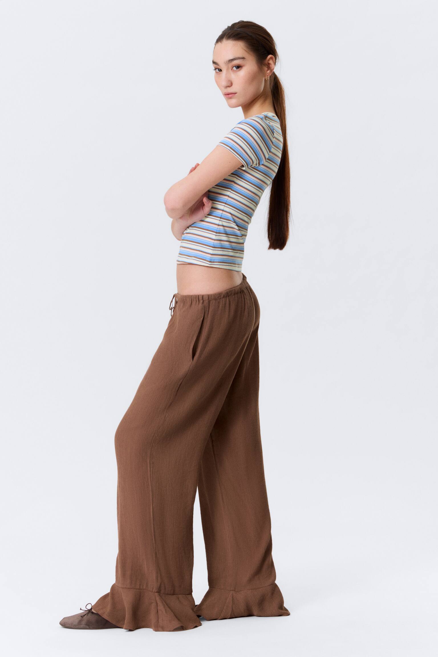 Loose bukser med flæser og mellemhøj talje - Brun/Lys beige/Beige - Slangeskindsmønster - 6