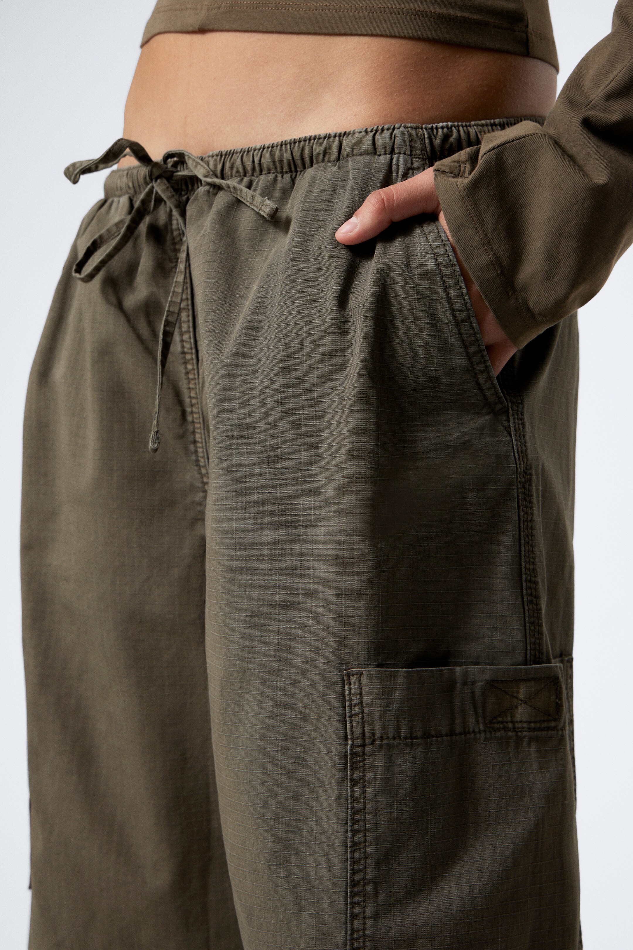 Grotere afbeelding bekijken: Ripstop cargoshort - Loose Fit - Donkertaupe - DAMES | H&M NL 3