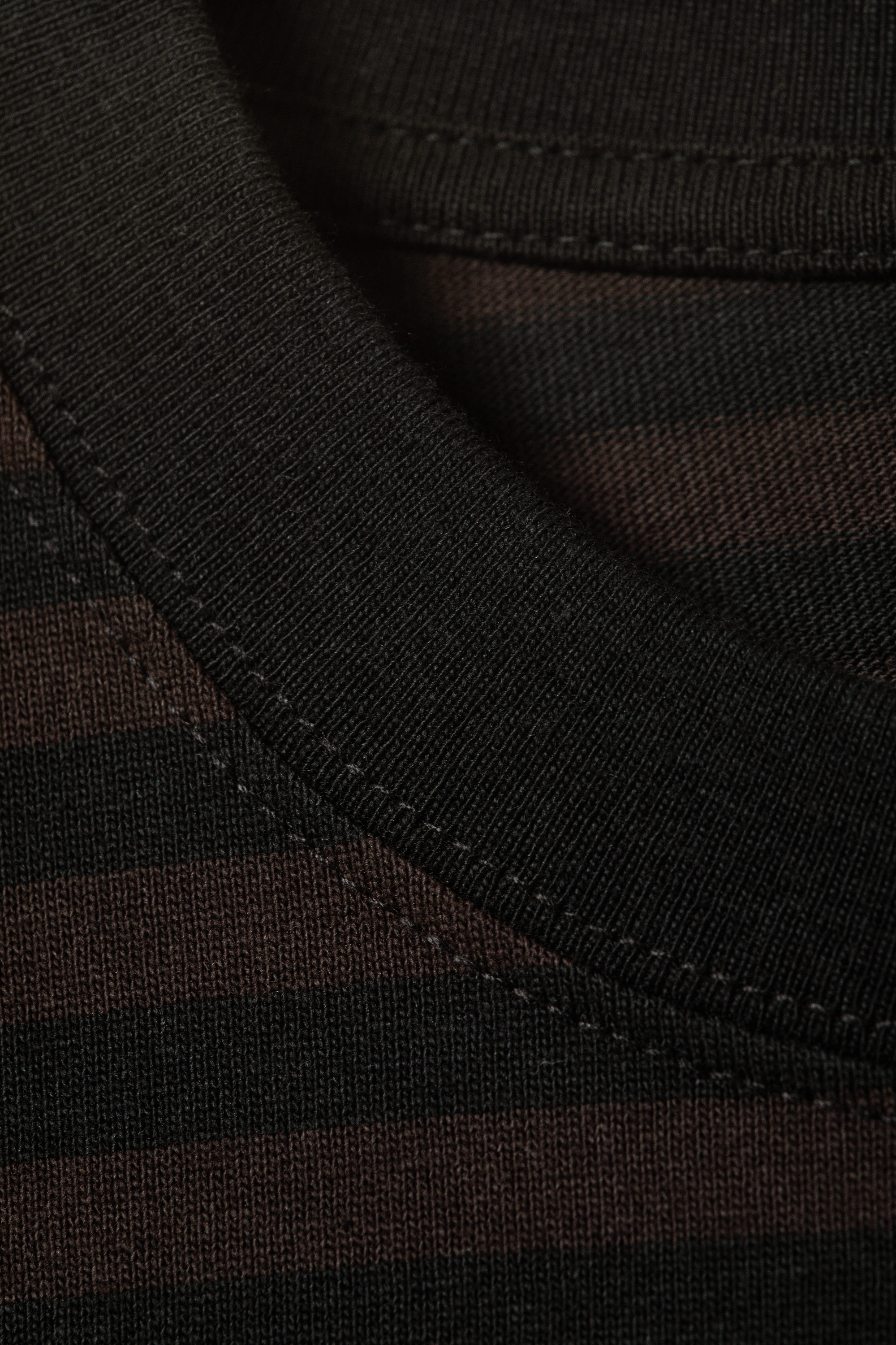 Dunkelbraun gestreift - Tolles Longsleeve in Boxy-Passform - 2