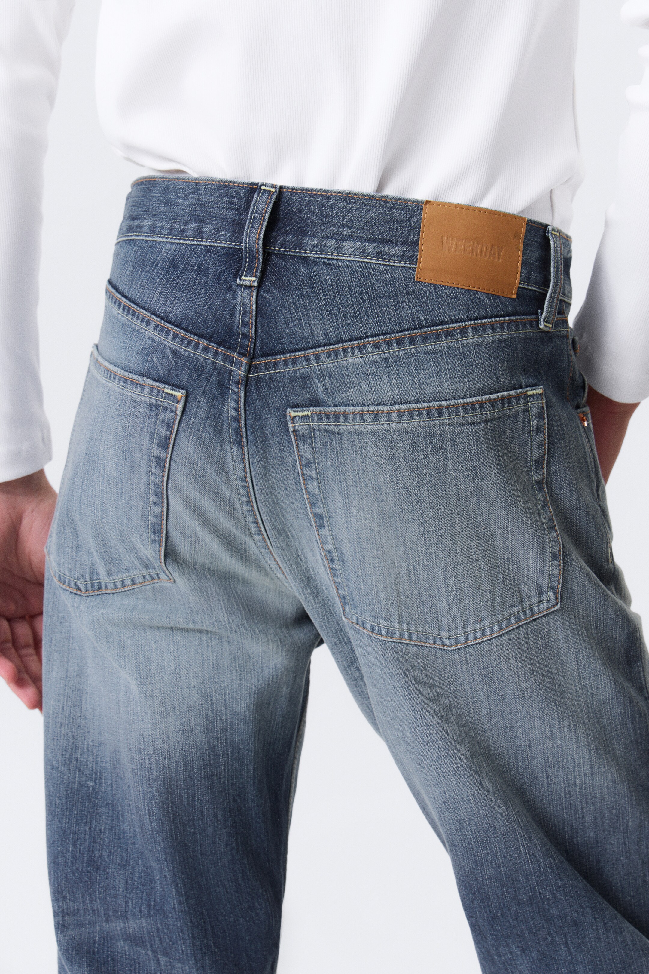 Visa större bild: Orbit Mid Waist Regular Straight Leg Jeans - Board Blue - Mellanblå - DAM | H&M SE 13