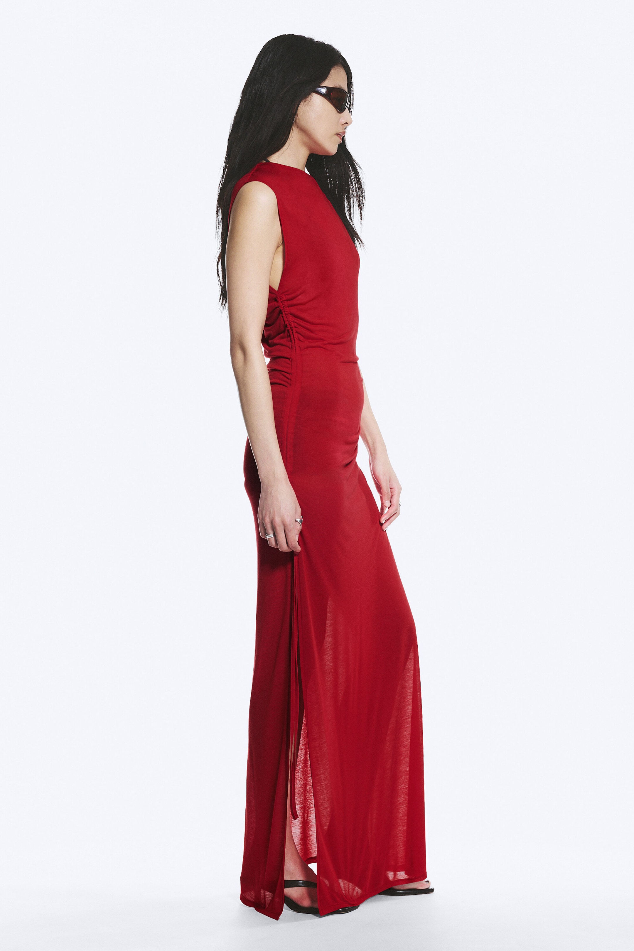 Leuchtendes Rot - Ärmelloses Maxikleid mit U-Boot-Ausschnitt - 2