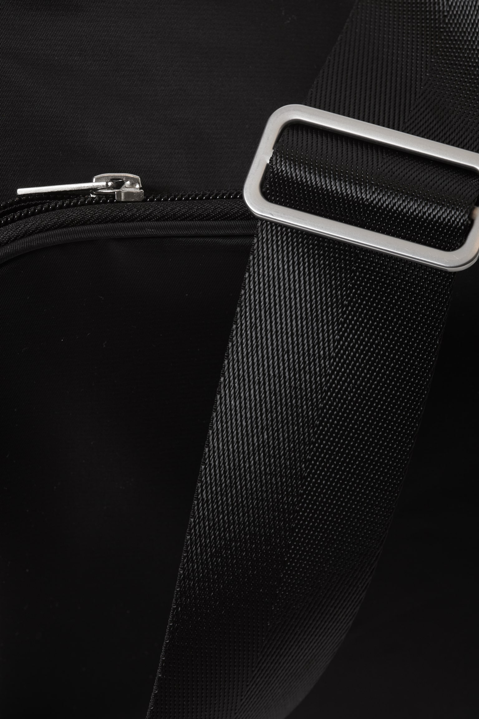 Sportowa nylonowa torebka crossbody z lamówką - Czarny - 3