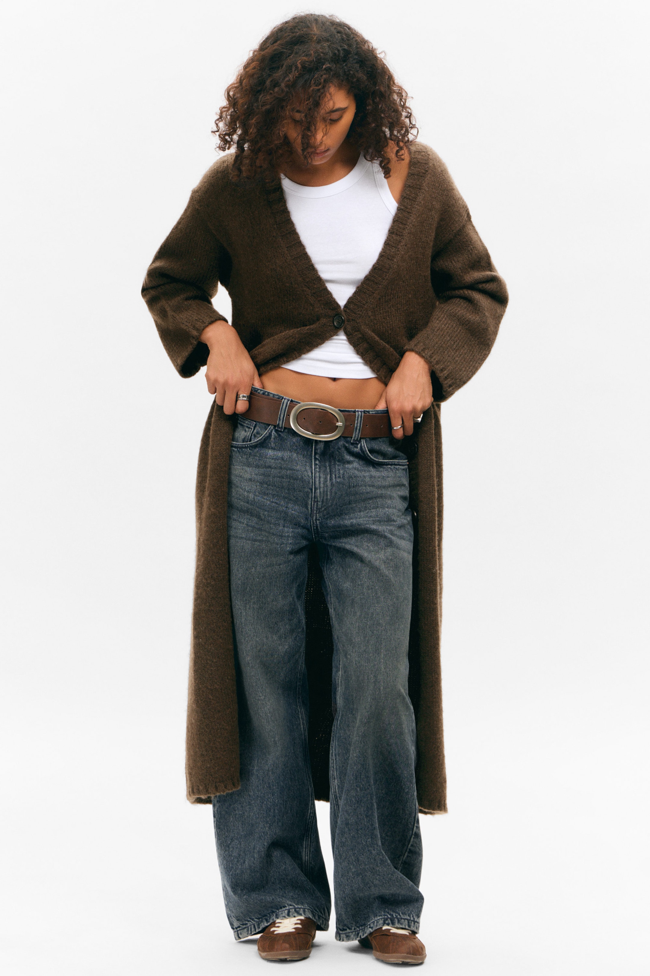 Dunkelbraun - Langer Strickcardigan mit V-Ausschnitt - 2